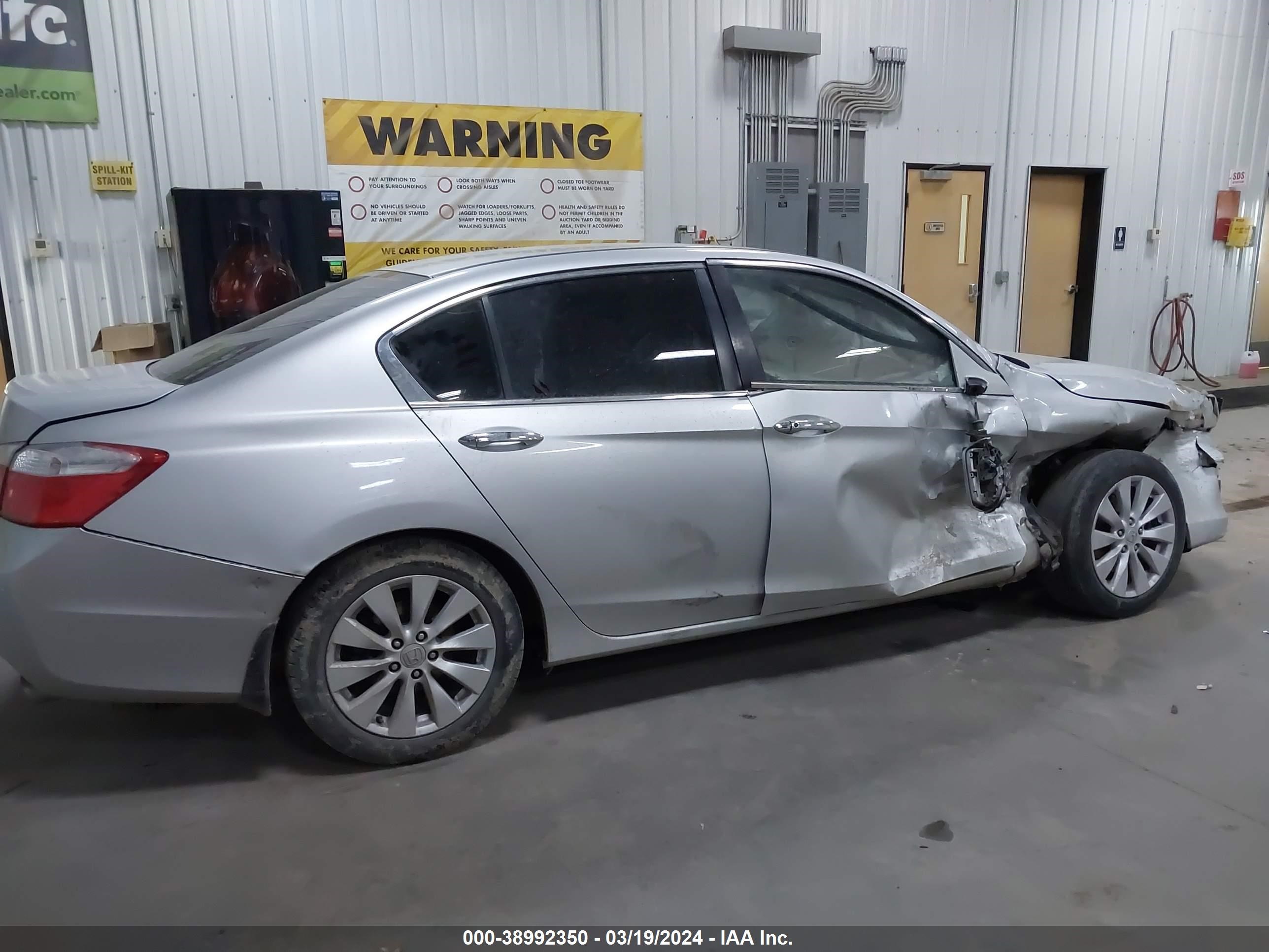 Photo 12 VIN: 1HGCR2F73EA260186 - HONDA ACCORD 