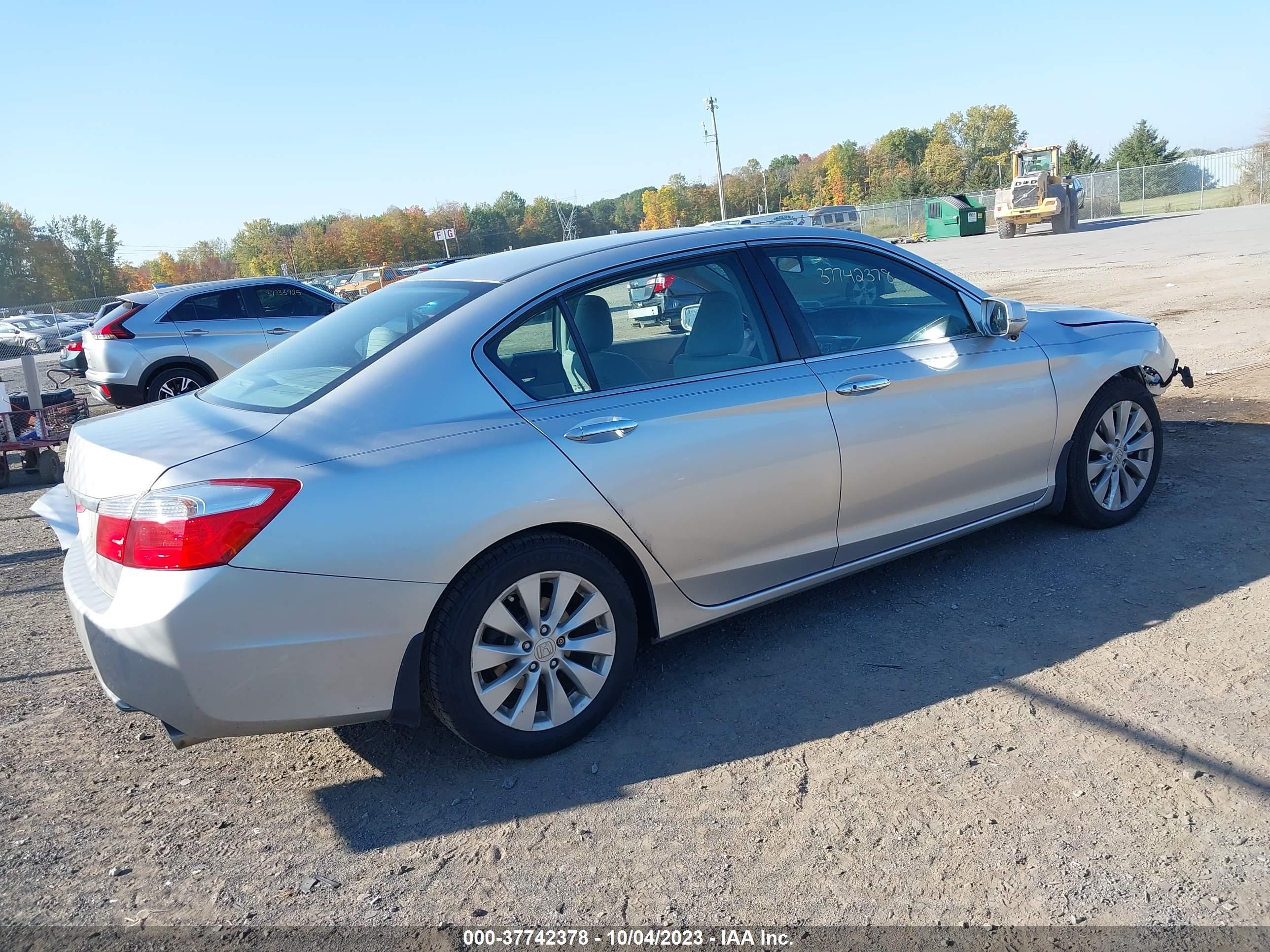 Photo 3 VIN: 1HGCR2F73FA131222 - HONDA ACCORD 