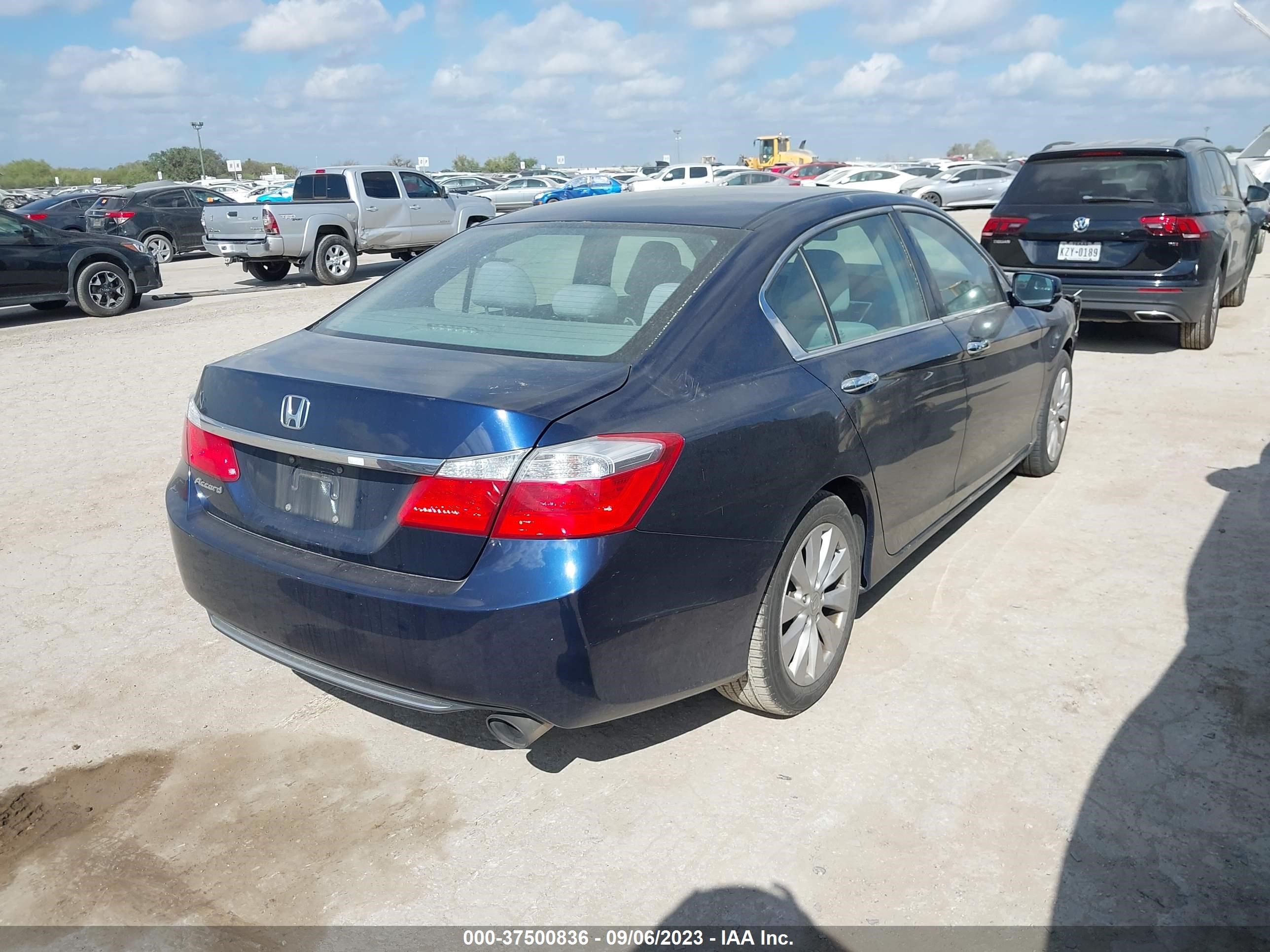 Photo 3 VIN: 1HGCR2F73FA149848 - HONDA ACCORD 