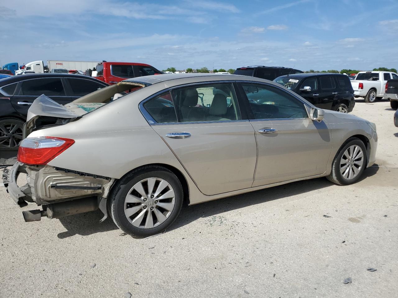 Photo 2 VIN: 1HGCR2F73FA180453 - HONDA ACCORD 