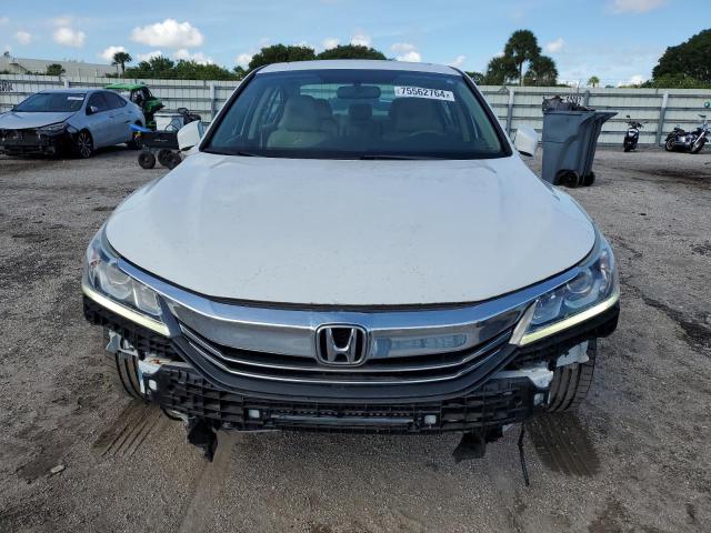 Photo 4 VIN: 1HGCR2F73HA264517 - HONDA ACCORD EX 