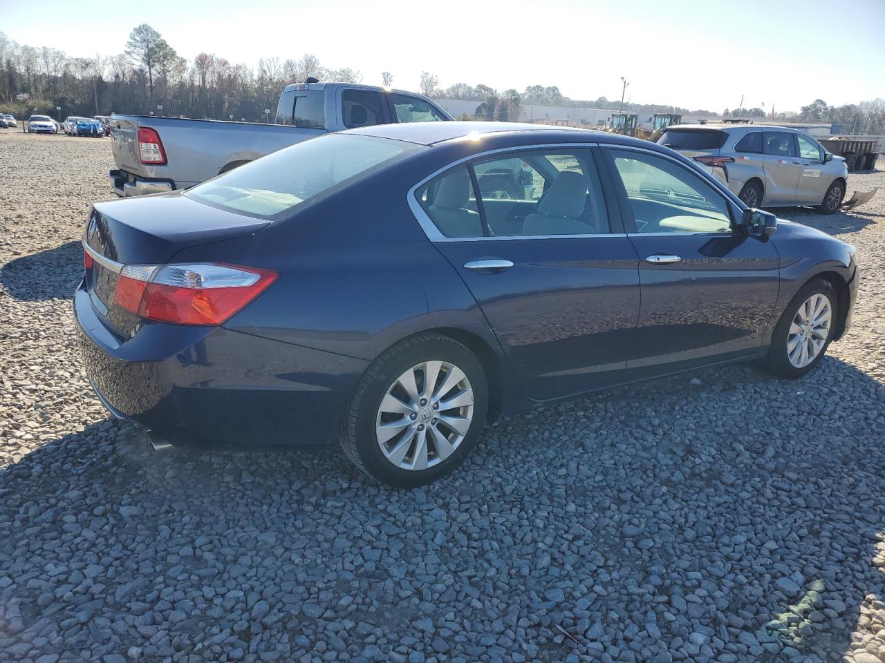 Photo 2 VIN: 1HGCR2F74FA081821 - HONDA ACCORD 