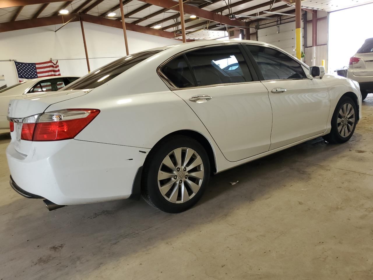 Photo 2 VIN: 1HGCR2F74FA270064 - HONDA ACCORD 