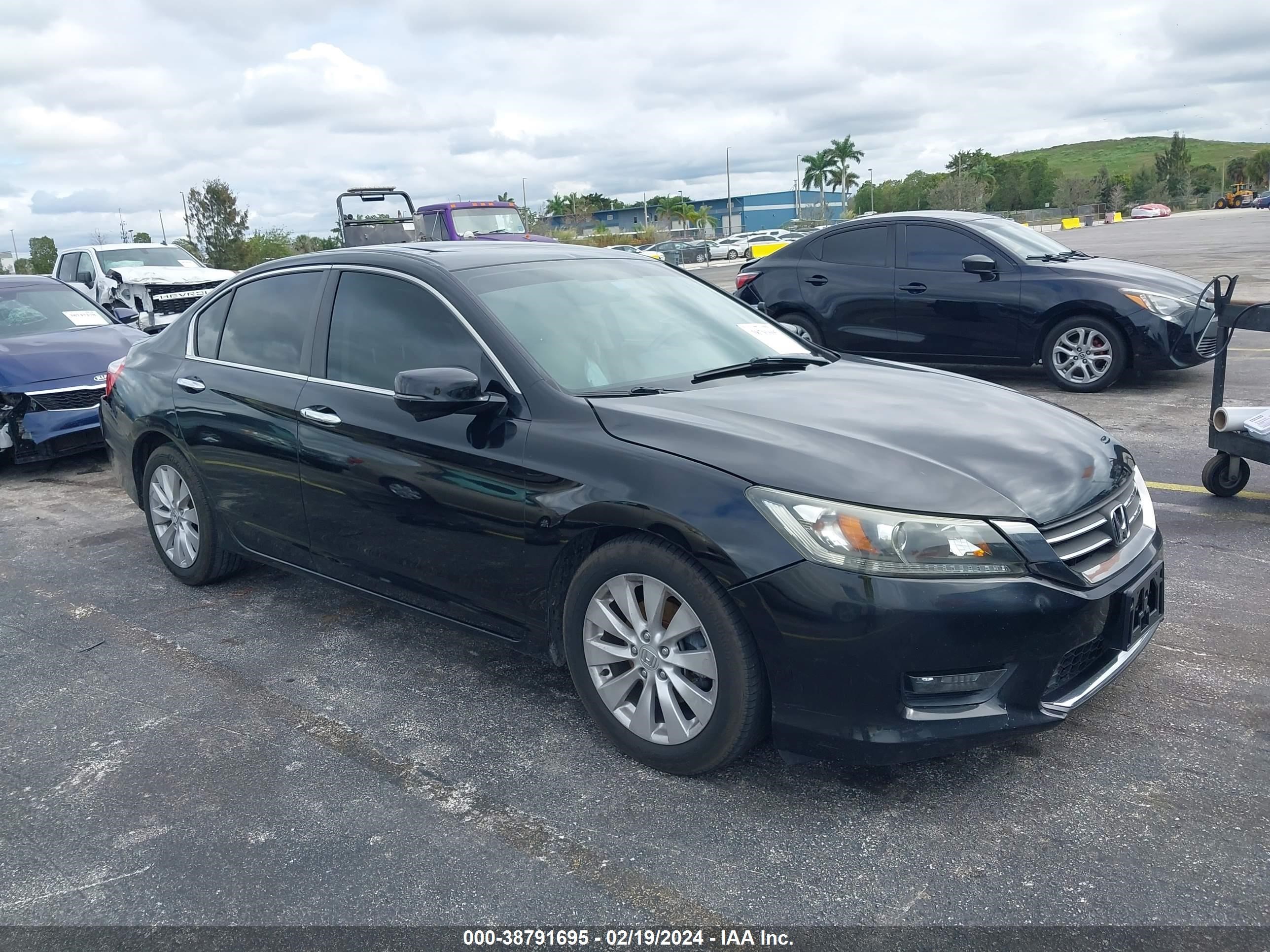 Photo 0 VIN: 1HGCR2F75EA057090 - HONDA ACCORD 