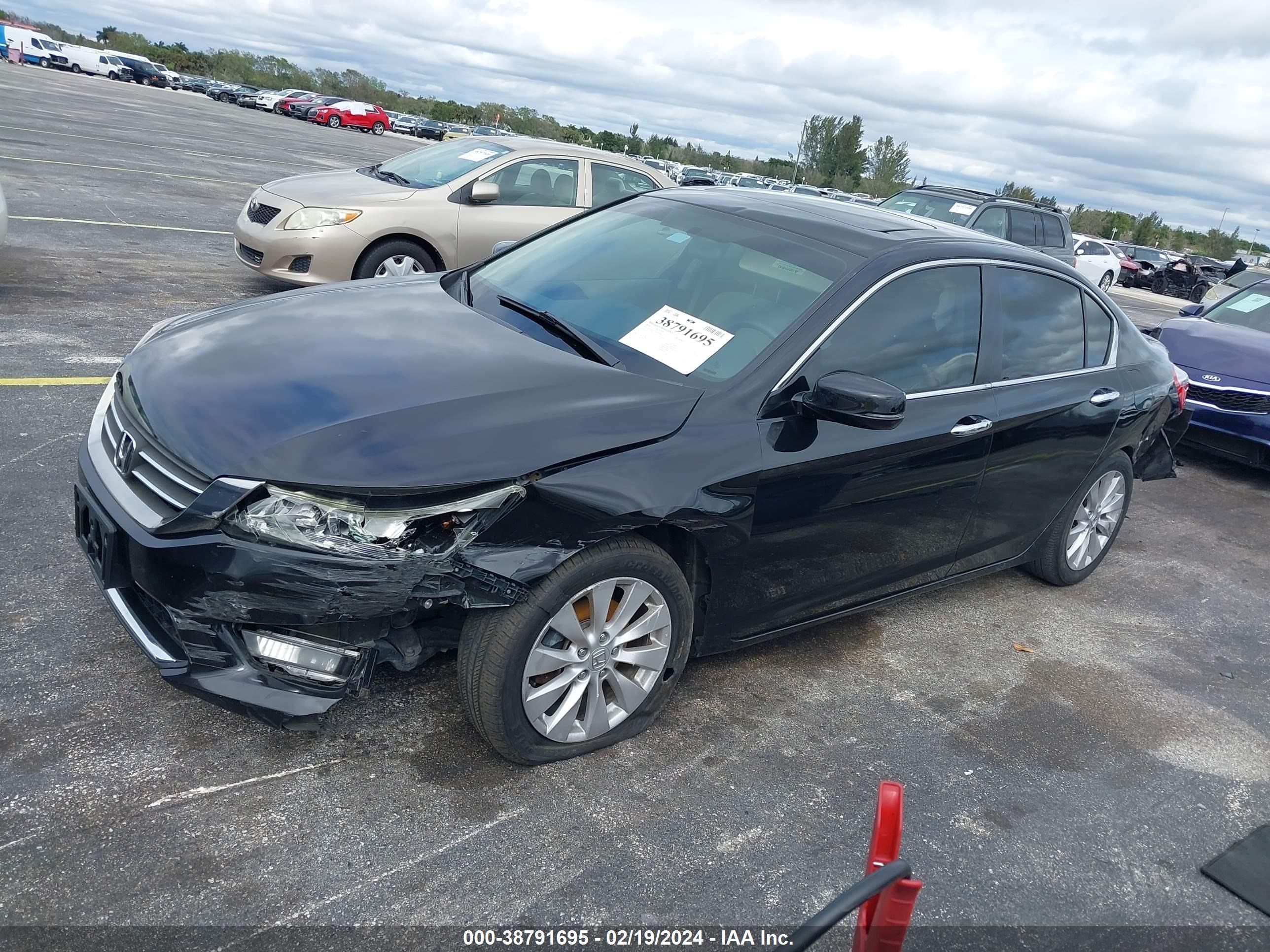 Photo 1 VIN: 1HGCR2F75EA057090 - HONDA ACCORD 