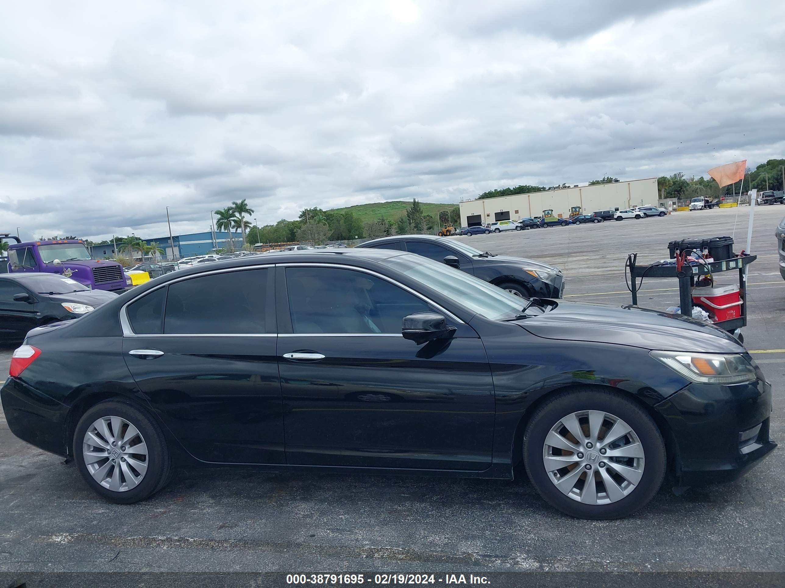 Photo 11 VIN: 1HGCR2F75EA057090 - HONDA ACCORD 