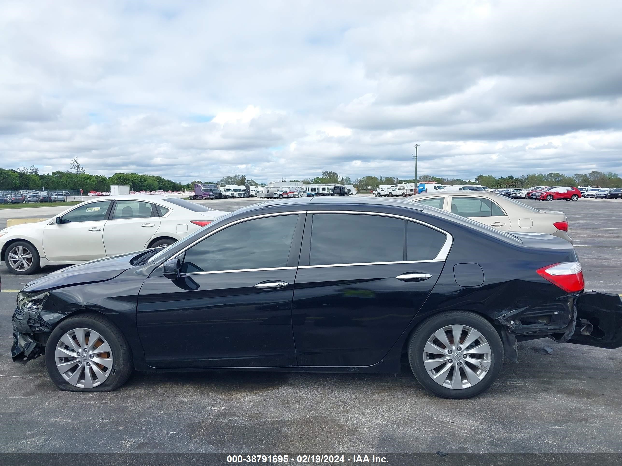 Photo 12 VIN: 1HGCR2F75EA057090 - HONDA ACCORD 