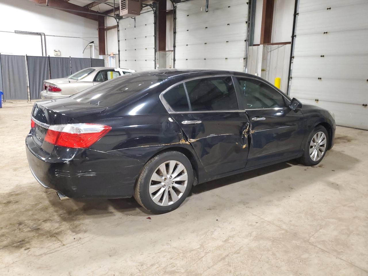 Photo 2 VIN: 1HGCR2F75EA112489 - HONDA ACCORD 