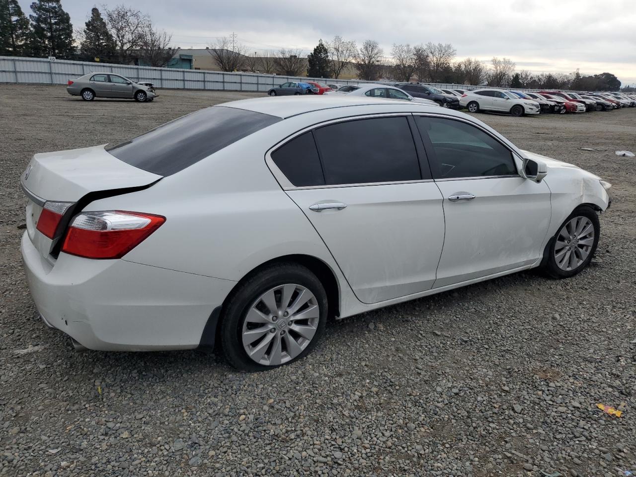 Photo 2 VIN: 1HGCR2F75EA114288 - HONDA ACCORD 