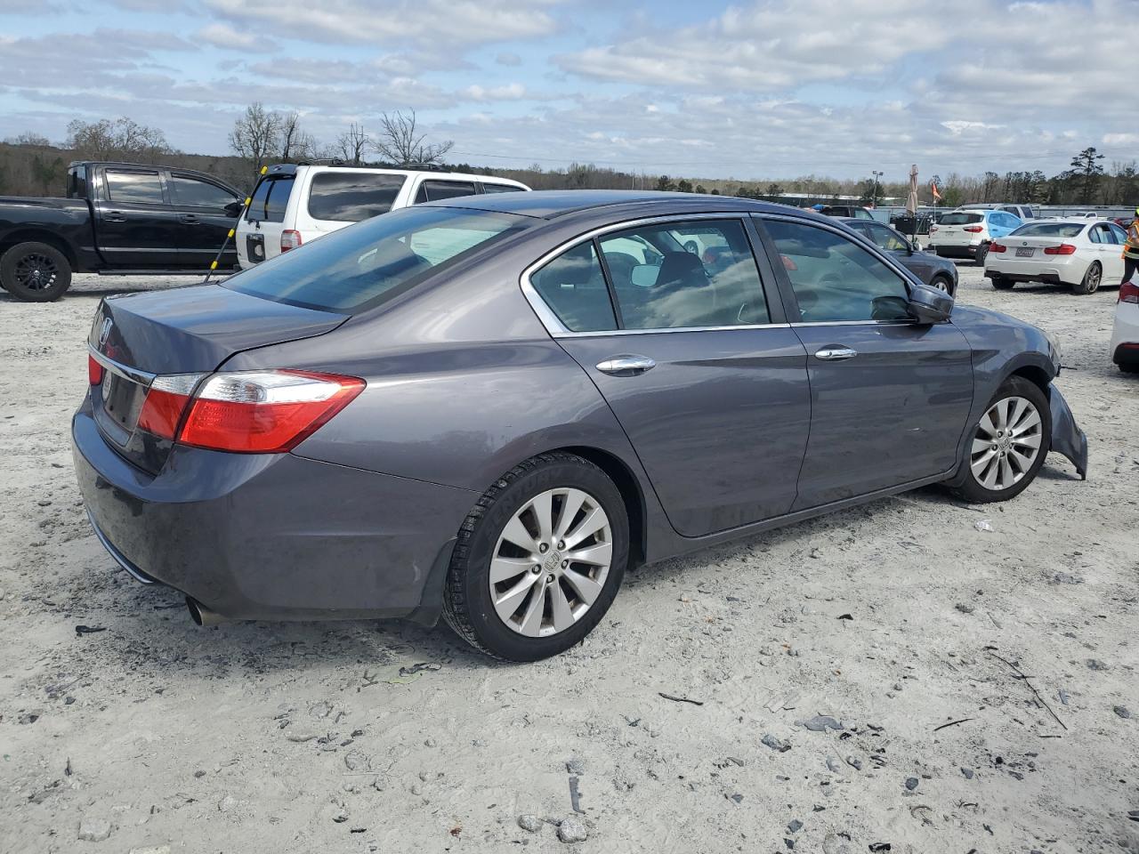 Photo 2 VIN: 1HGCR2F75FA131061 - HONDA ACCORD 