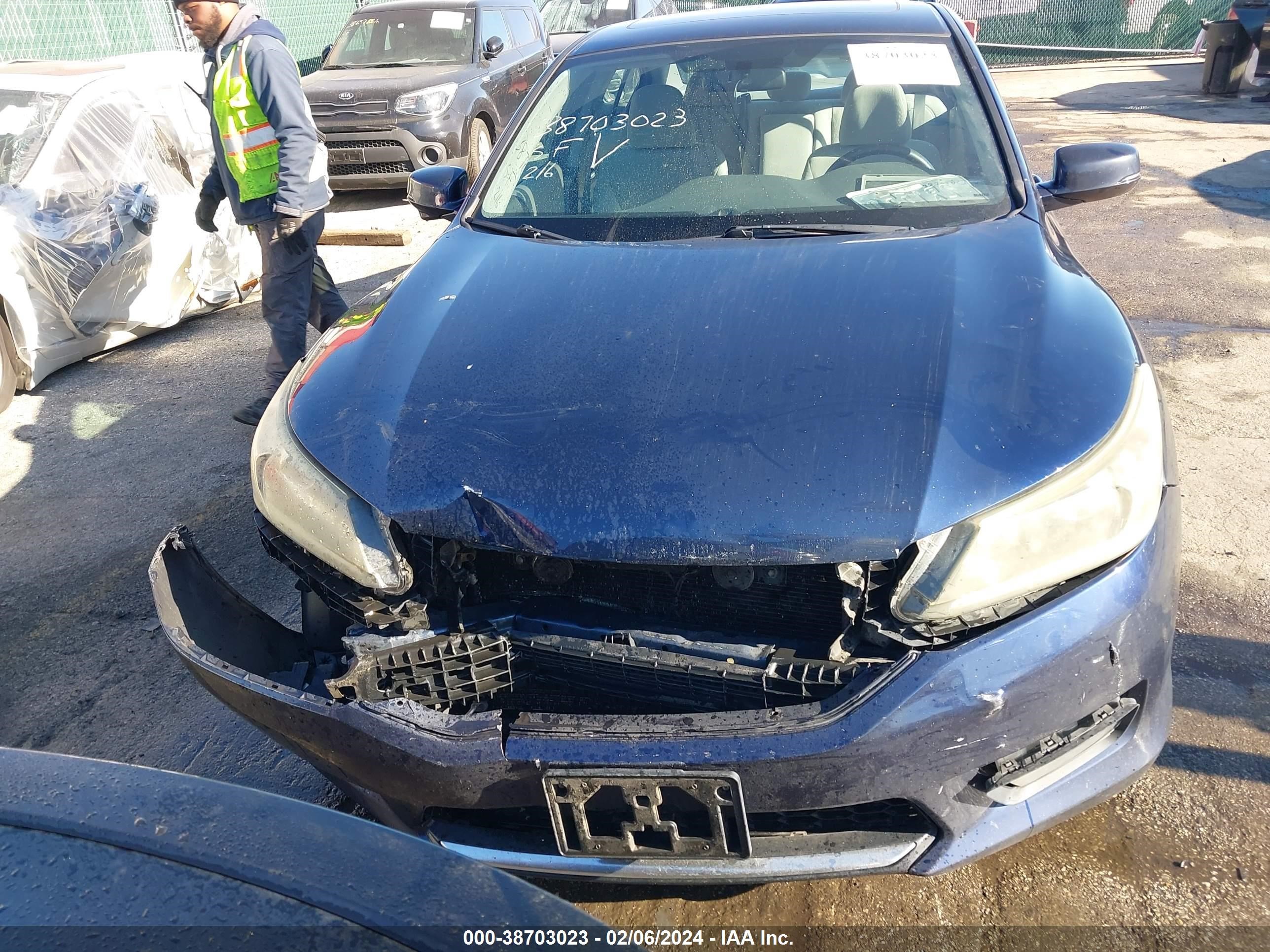 Photo 11 VIN: 1HGCR2F75FA138897 - HONDA ACCORD 