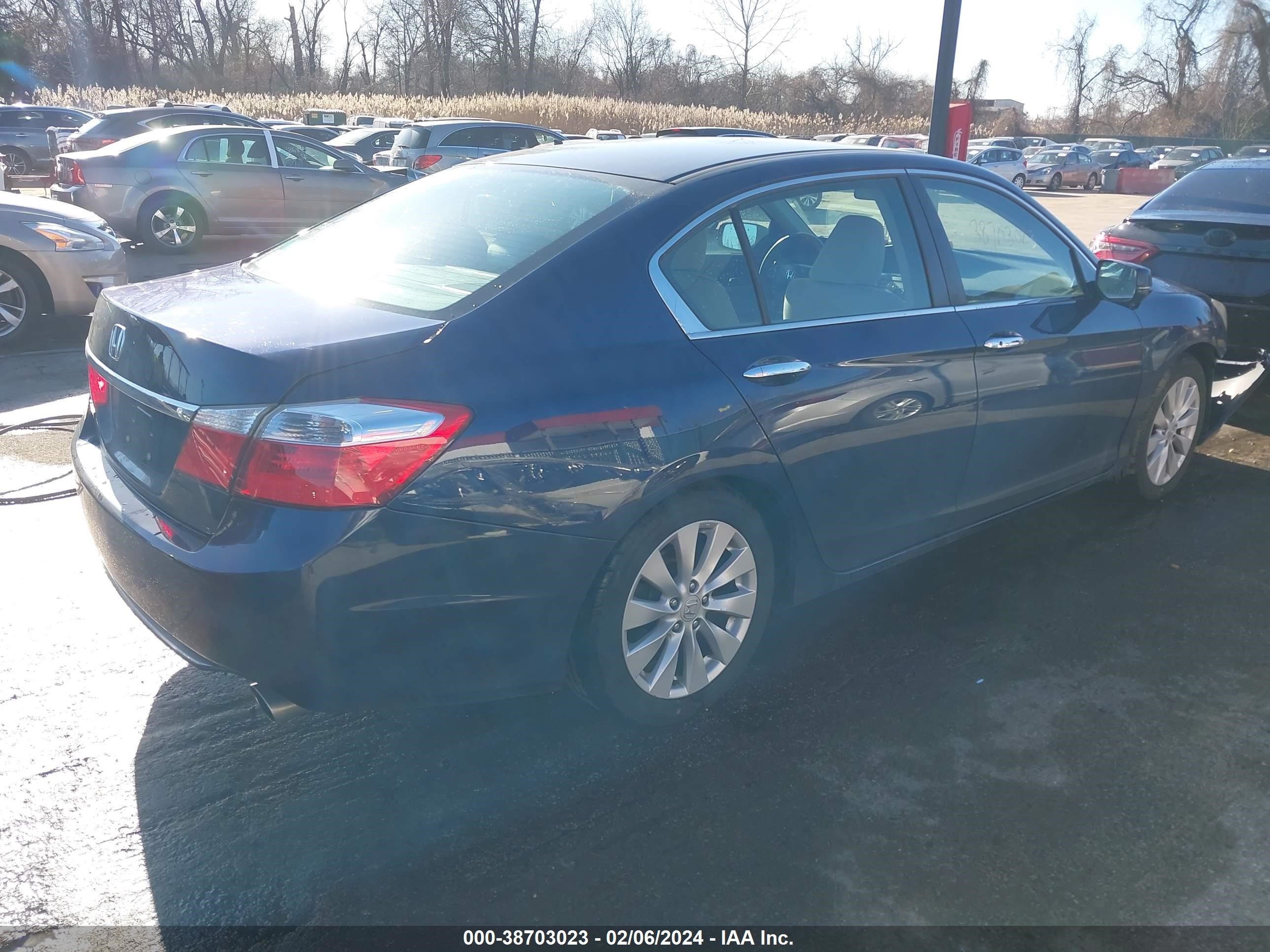 Photo 3 VIN: 1HGCR2F75FA138897 - HONDA ACCORD 