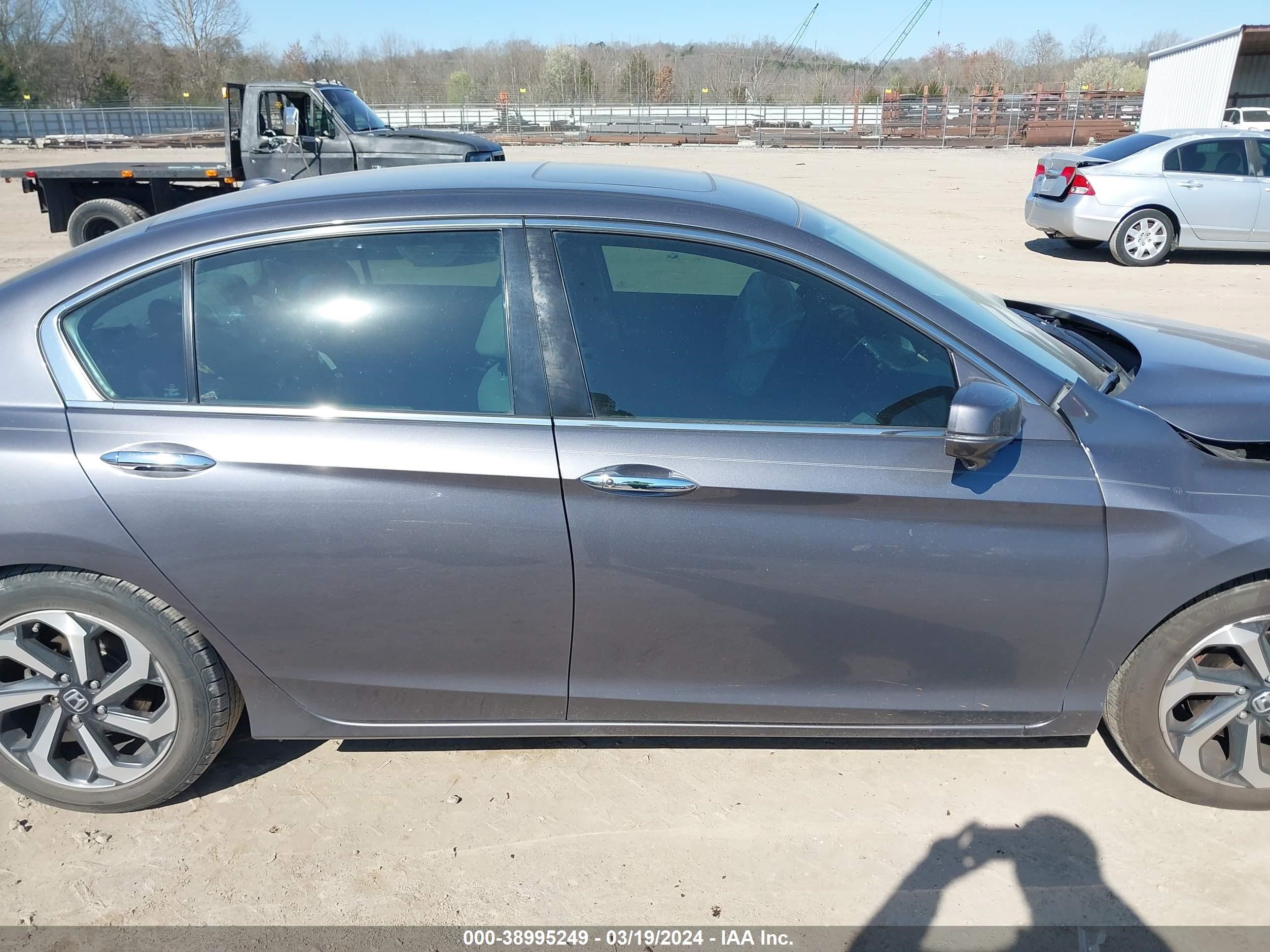 Photo 13 VIN: 1HGCR2F75GA208271 - HONDA ACCORD 