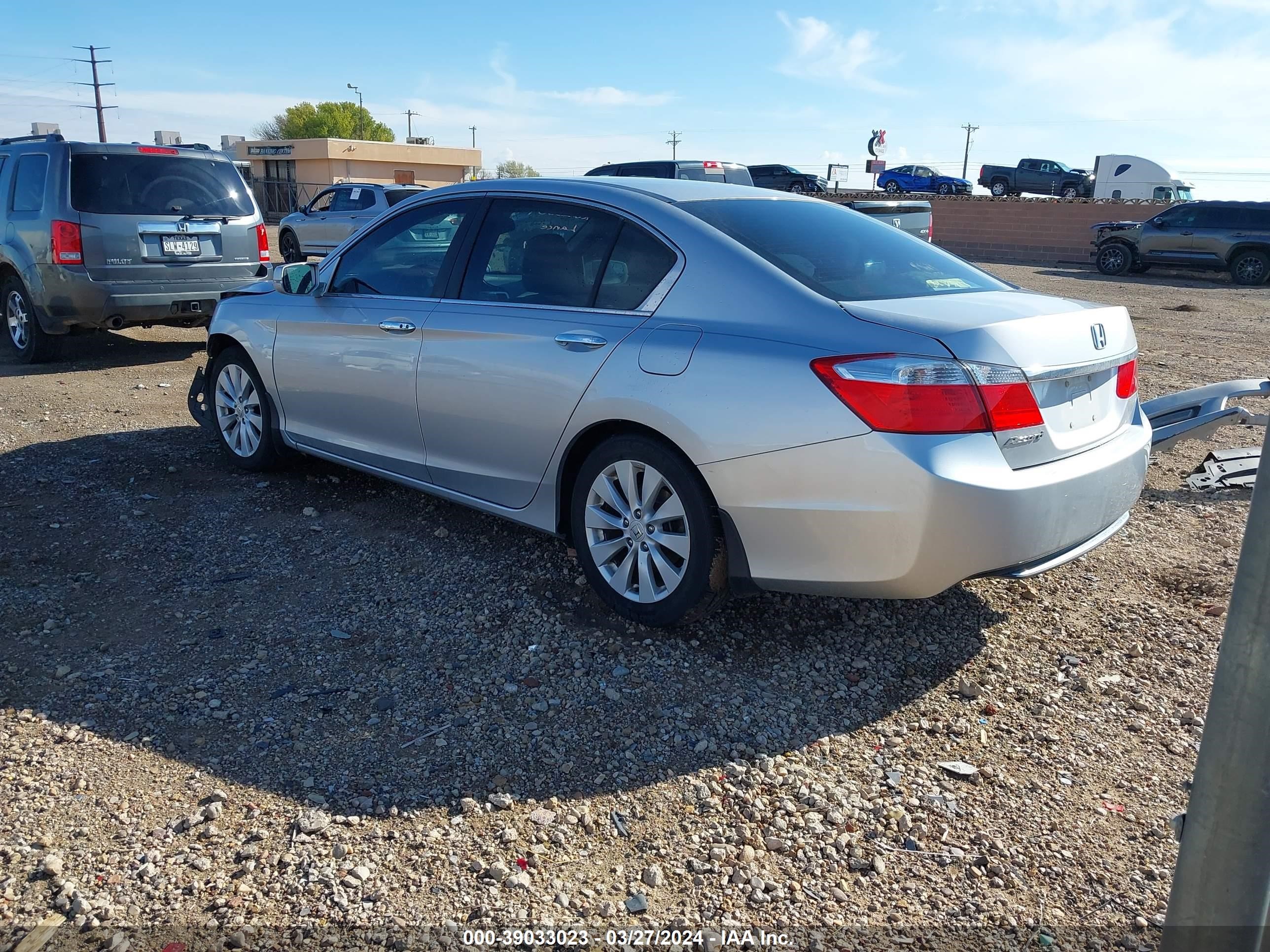 Photo 2 VIN: 1HGCR2F76DA132894 - HONDA ACCORD 