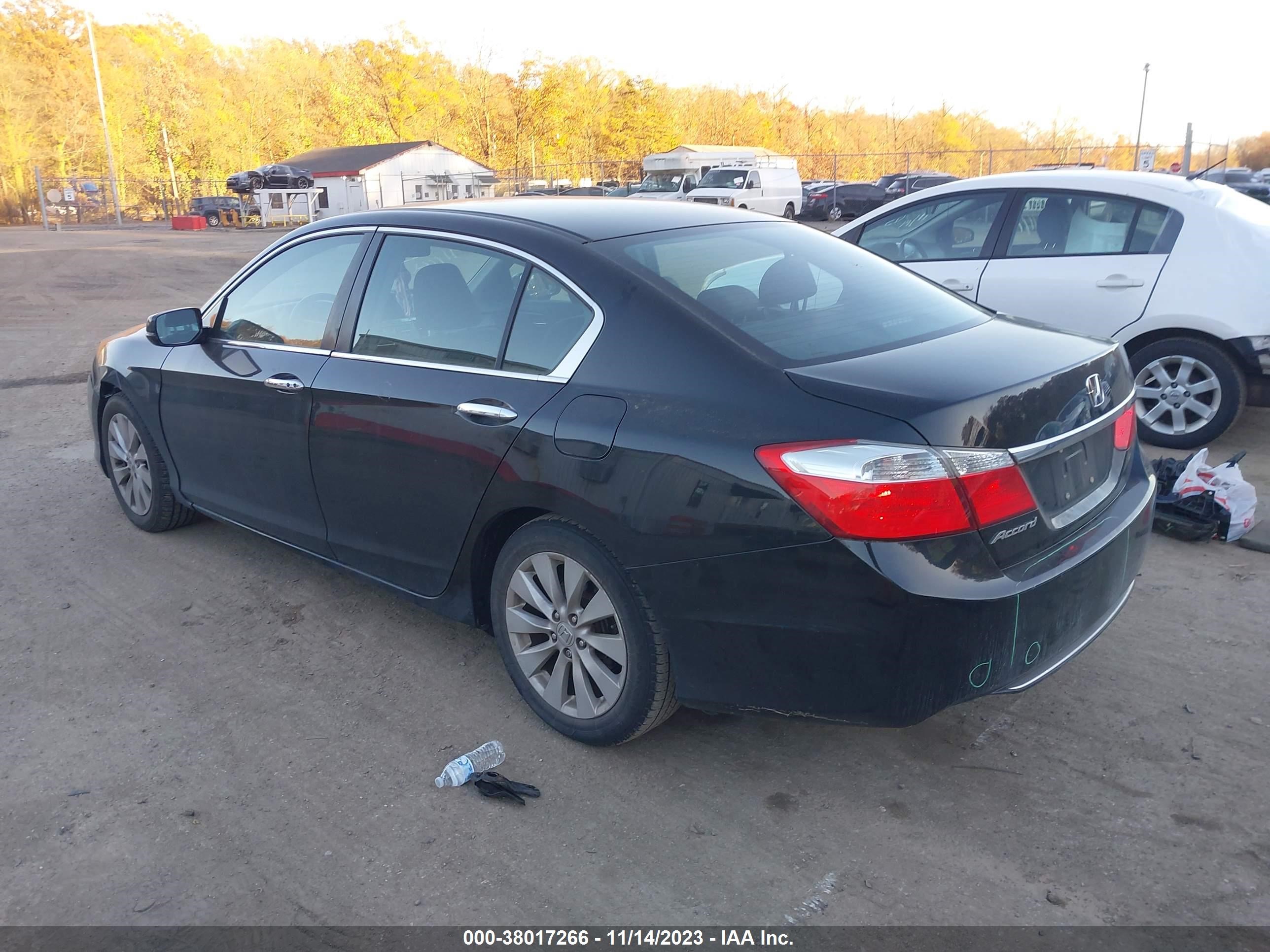 Photo 2 VIN: 1HGCR2F76EA126255 - HONDA ACCORD 