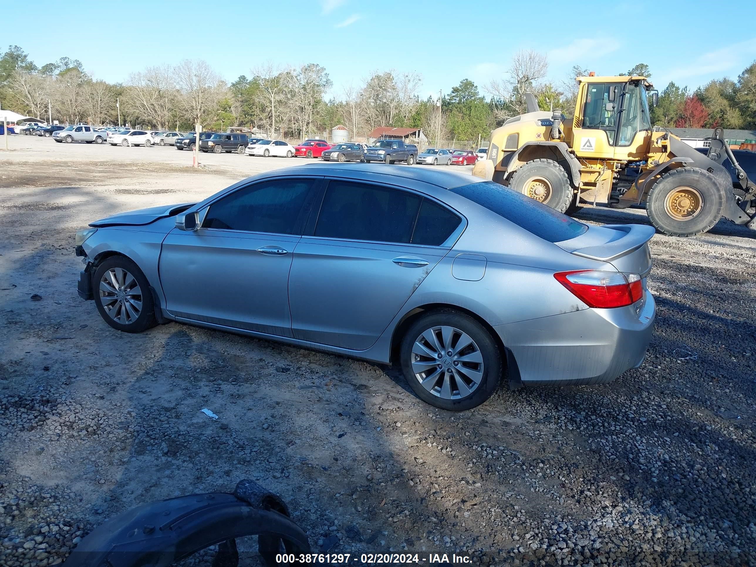 Photo 2 VIN: 1HGCR2F76EA148093 - HONDA ACCORD 