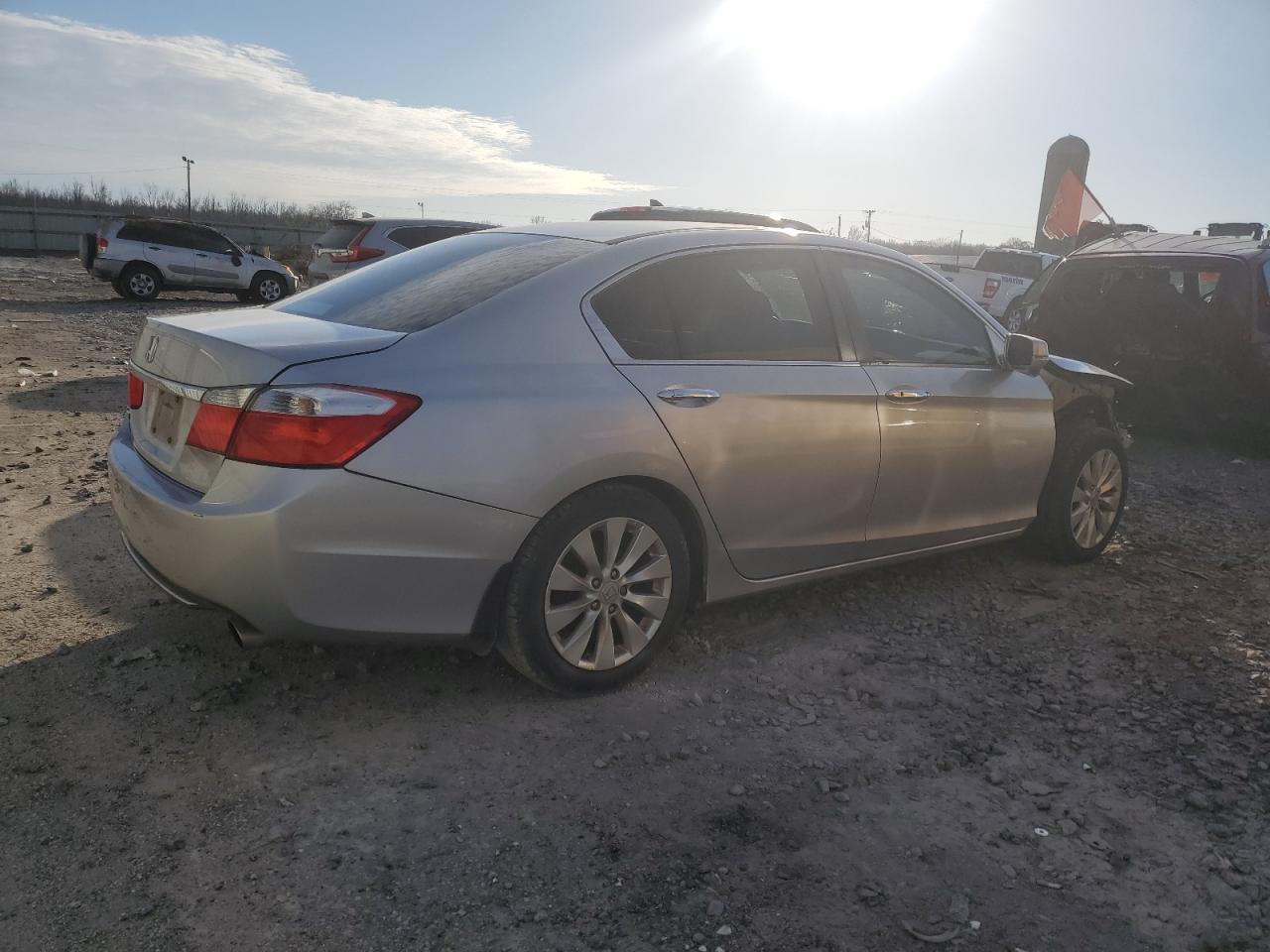 Photo 2 VIN: 1HGCR2F77DA098299 - HONDA ACCORD 