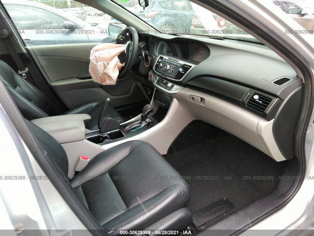 Photo 4 VIN: 1HGCR2F77DA162731 - HONDA ACCORD SDN 