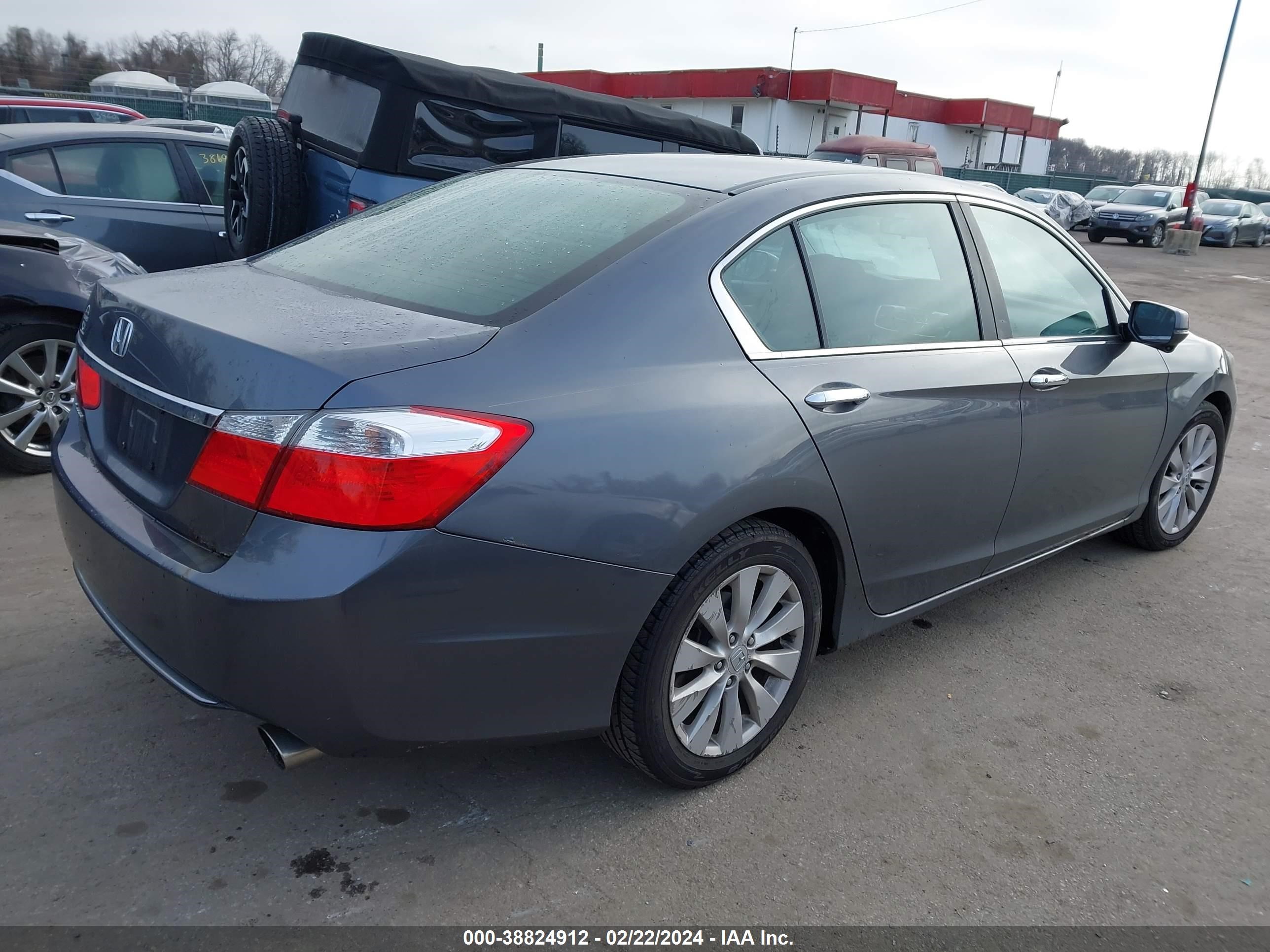 Photo 3 VIN: 1HGCR2F77EA139029 - HONDA ACCORD 