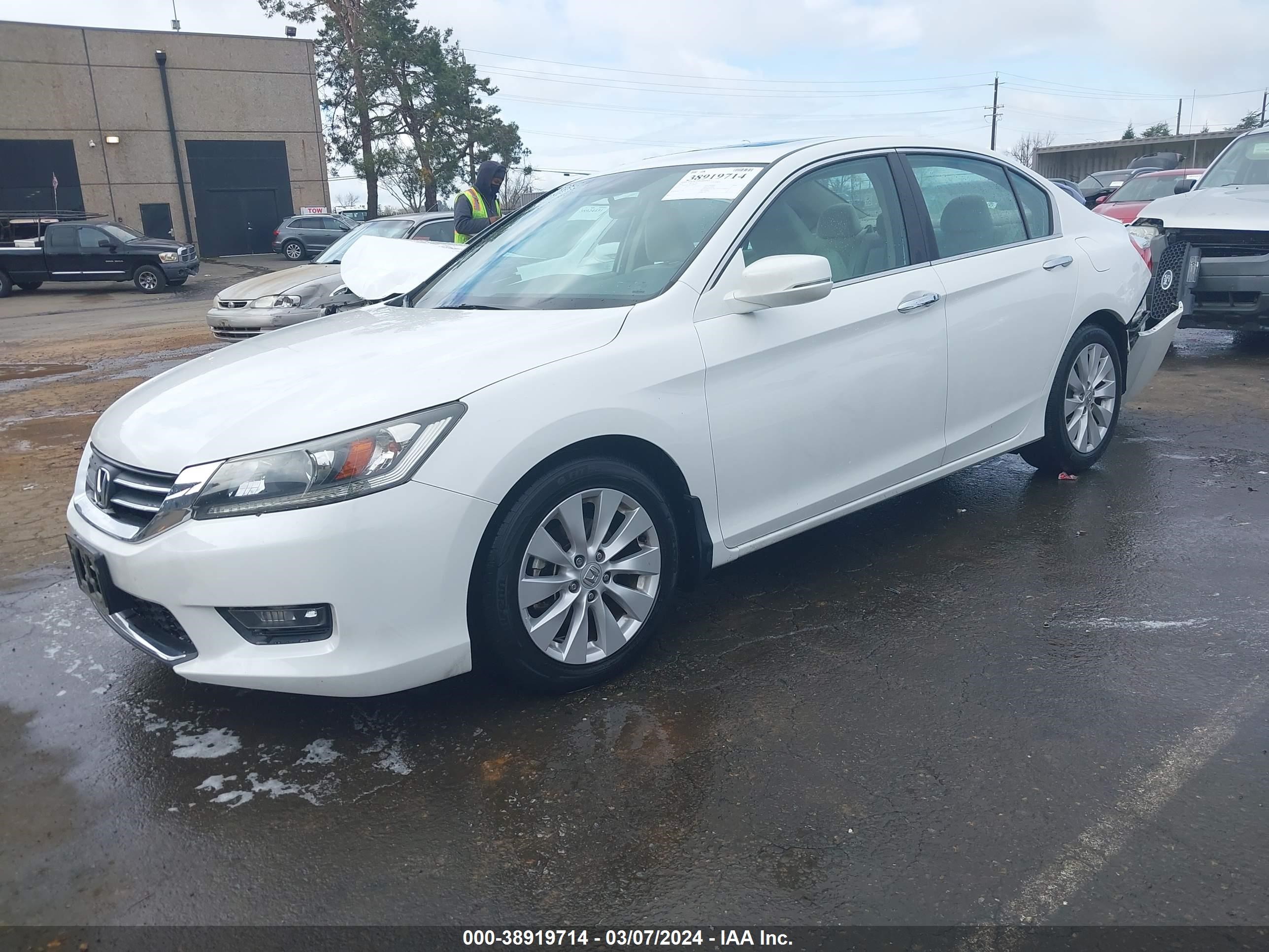 Photo 1 VIN: 1HGCR2F77EA186061 - HONDA ACCORD 