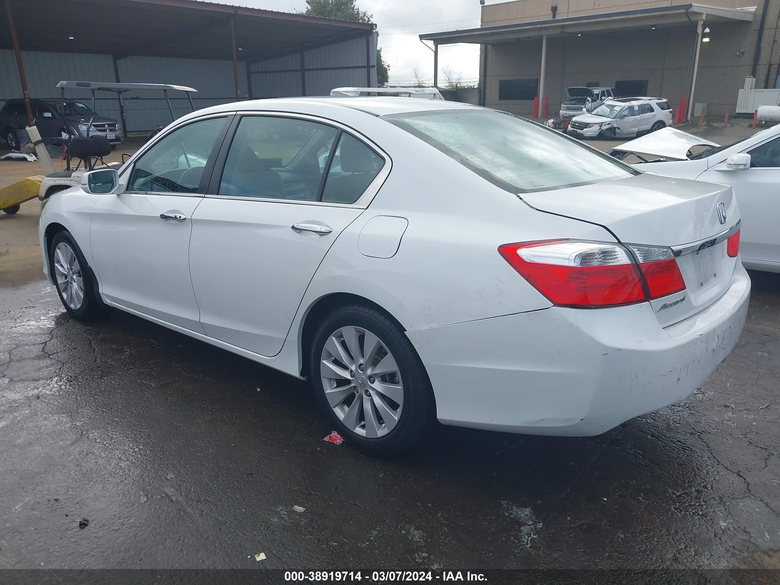 Photo 2 VIN: 1HGCR2F77EA186061 - HONDA ACCORD 