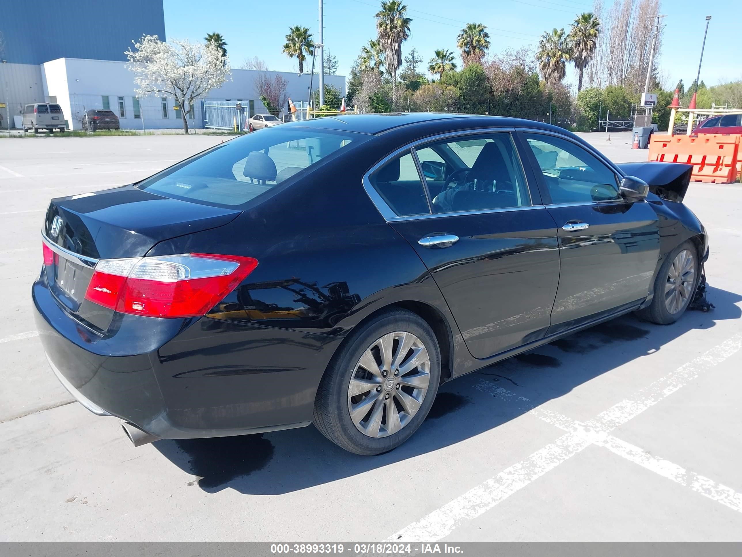 Photo 3 VIN: 1HGCR2F78FA258743 - HONDA ACCORD 