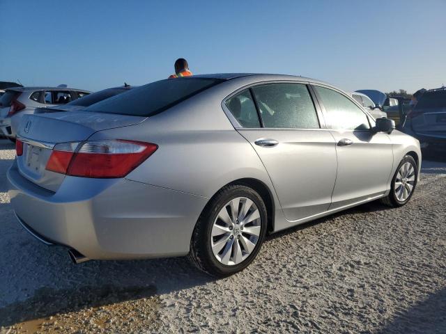 Photo 2 VIN: 1HGCR2F79FA164001 - HONDA ACCORD EX 