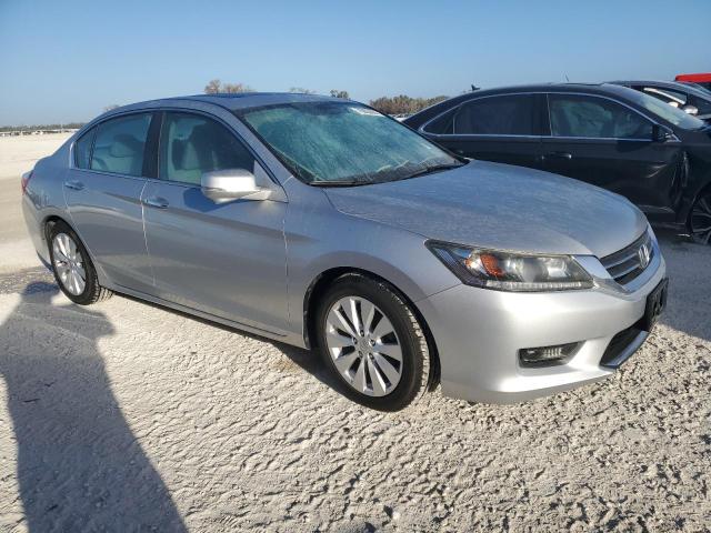 Photo 3 VIN: 1HGCR2F79FA164001 - HONDA ACCORD EX 