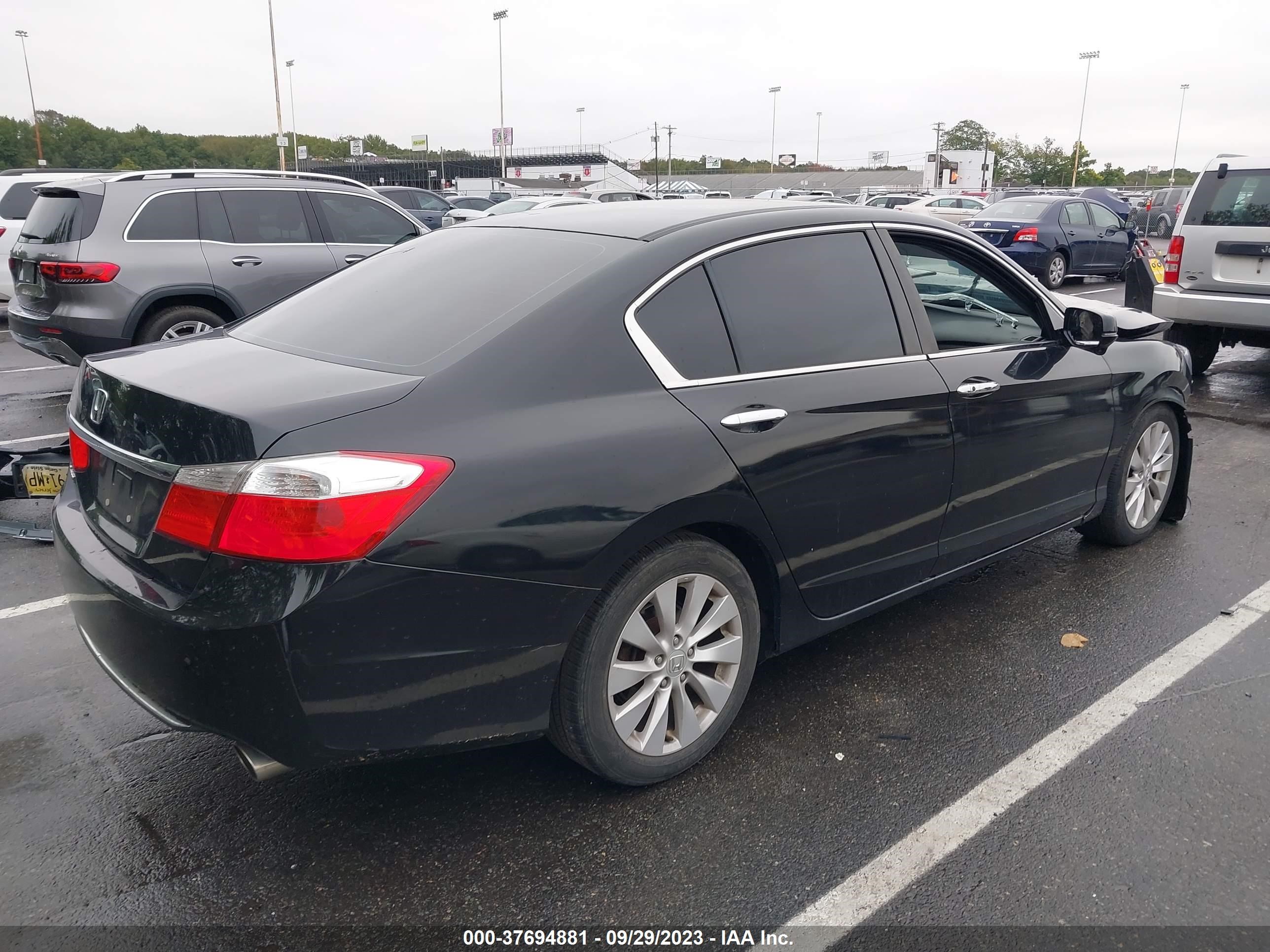 Photo 3 VIN: 1HGCR2F7XDA024861 - HONDA ACCORD 