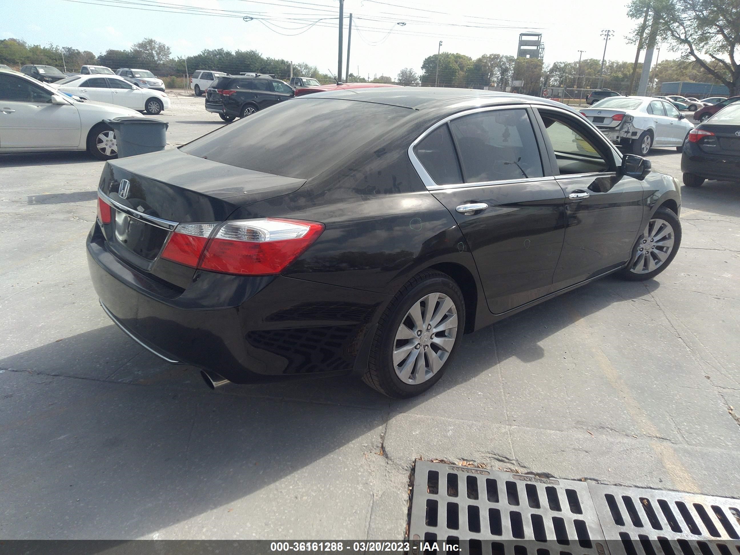 Photo 3 VIN: 1HGCR2F7XDA049534 - HONDA ACCORD 