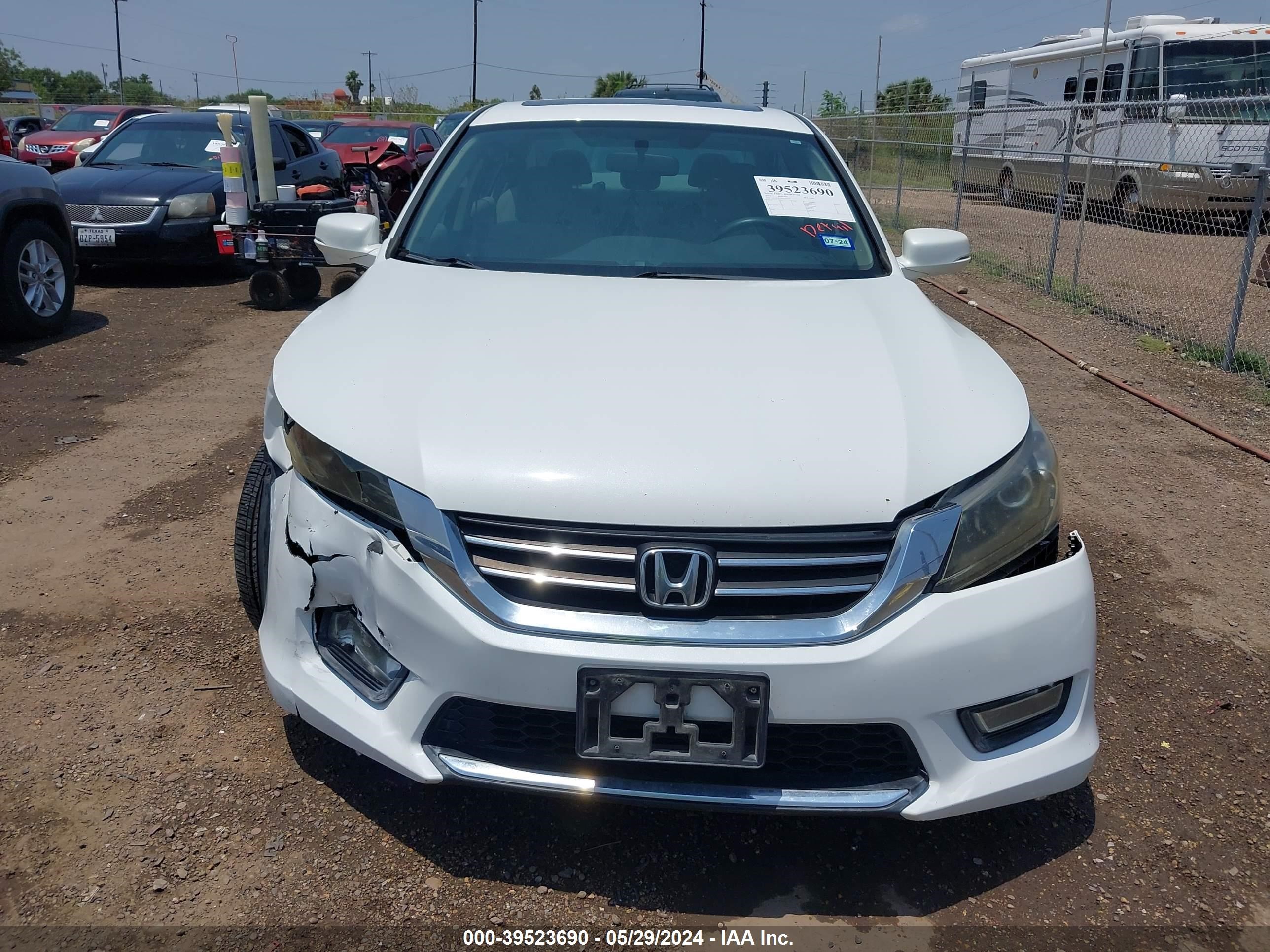 Photo 11 VIN: 1HGCR2F7XDA071548 - HONDA ACCORD 