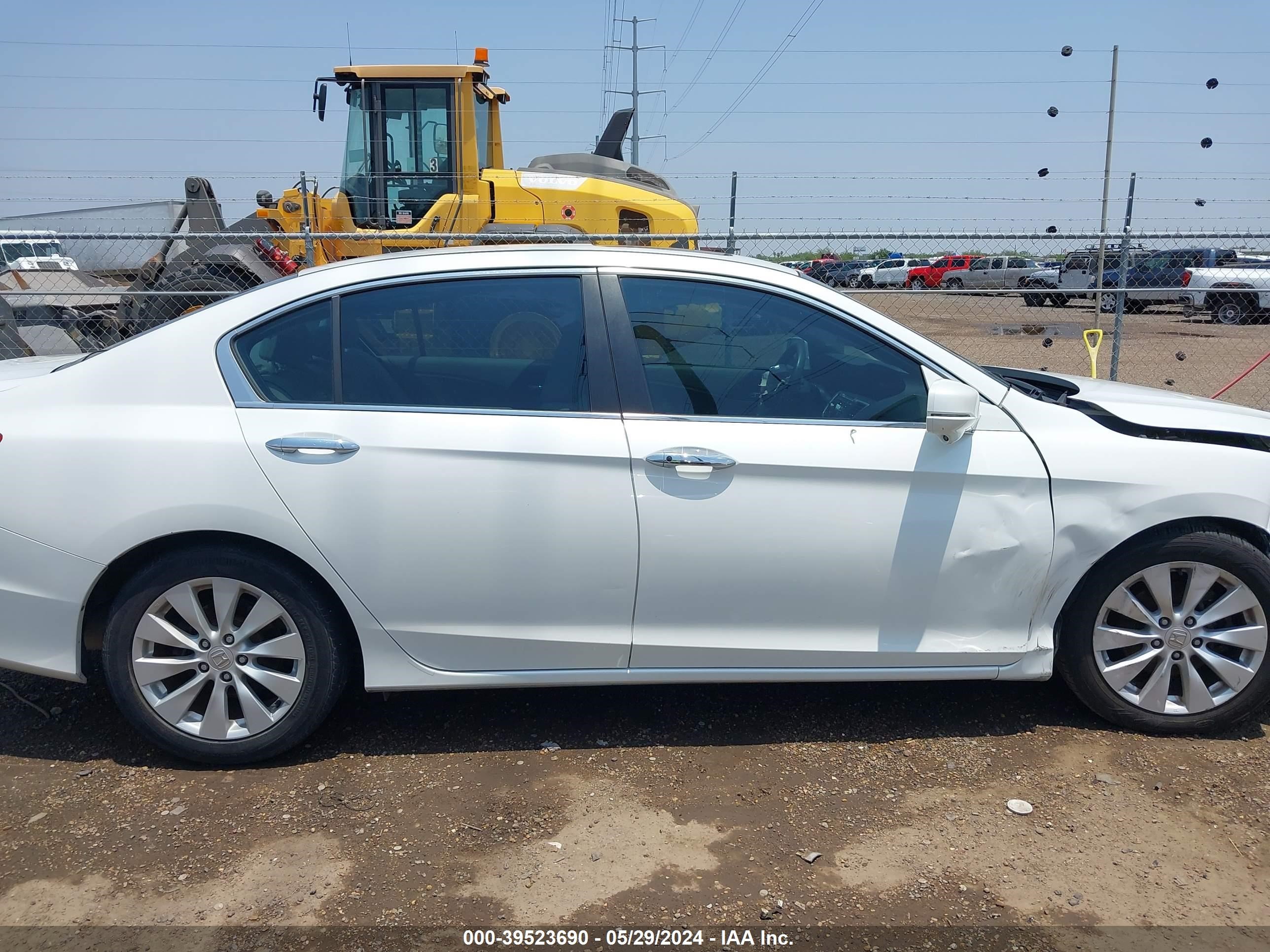 Photo 12 VIN: 1HGCR2F7XDA071548 - HONDA ACCORD 