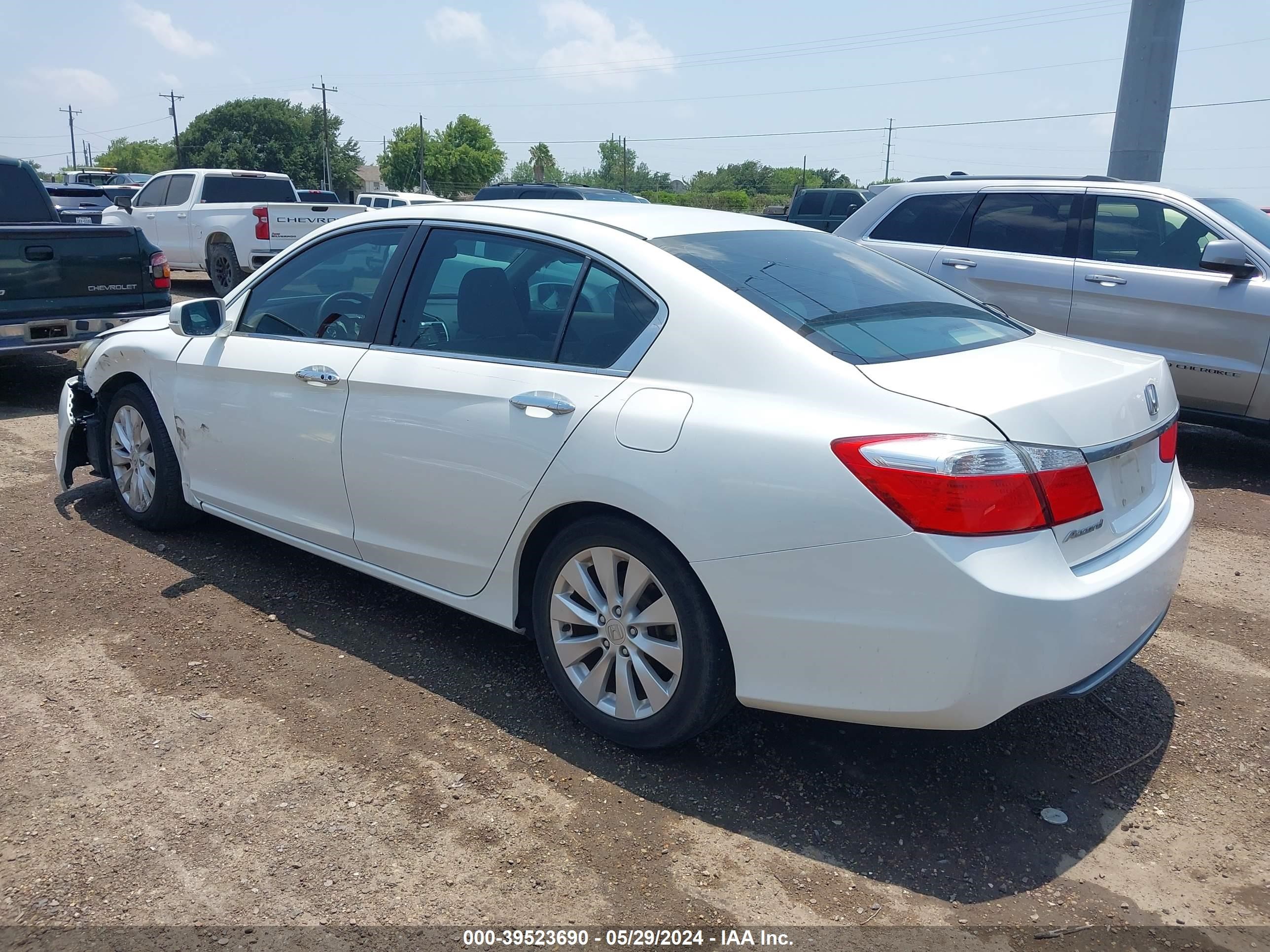 Photo 2 VIN: 1HGCR2F7XDA071548 - HONDA ACCORD 