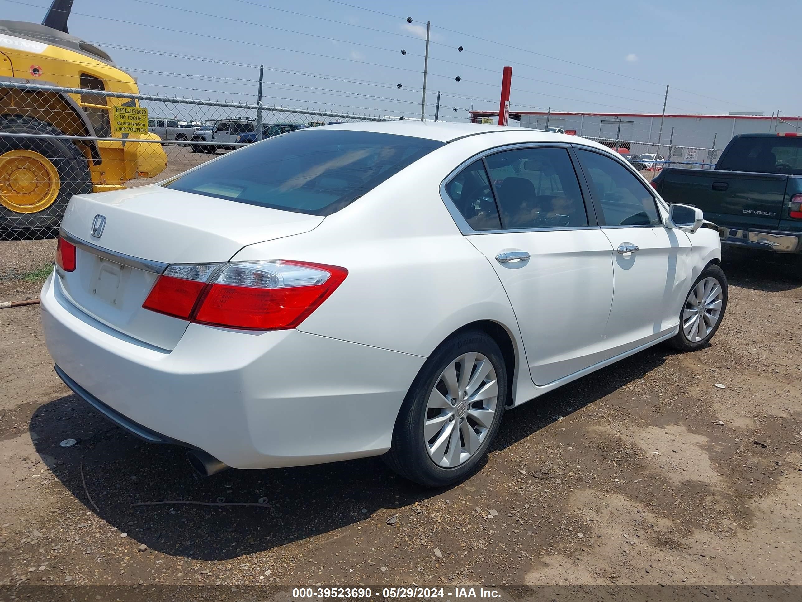 Photo 3 VIN: 1HGCR2F7XDA071548 - HONDA ACCORD 