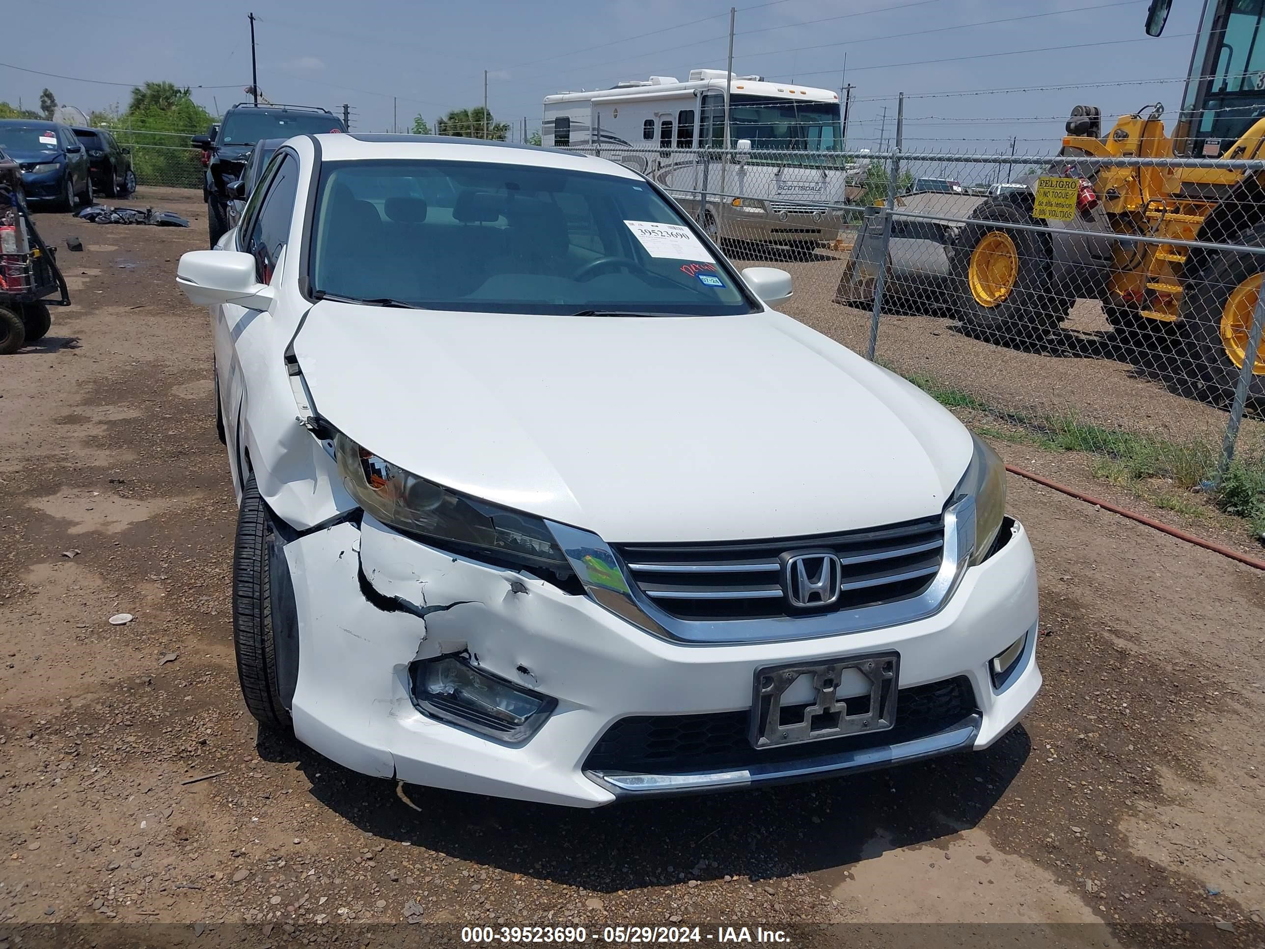 Photo 5 VIN: 1HGCR2F7XDA071548 - HONDA ACCORD 