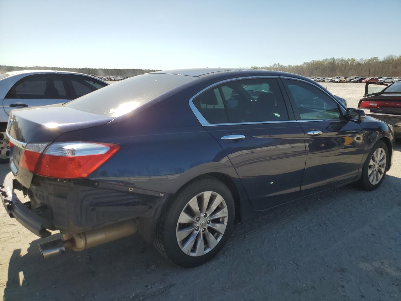 Photo 2 VIN: 1HGCR2F7XEA092692 - HONDA ACCORD 