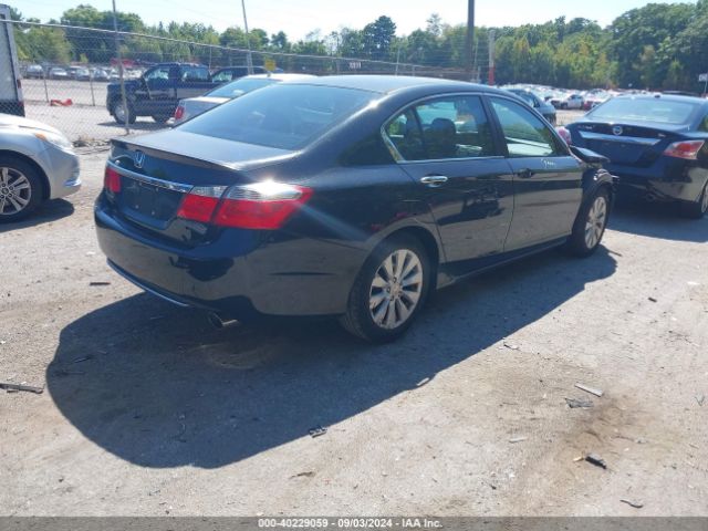 Photo 3 VIN: 1HGCR2F7XFA006671 - HONDA ACCORD 