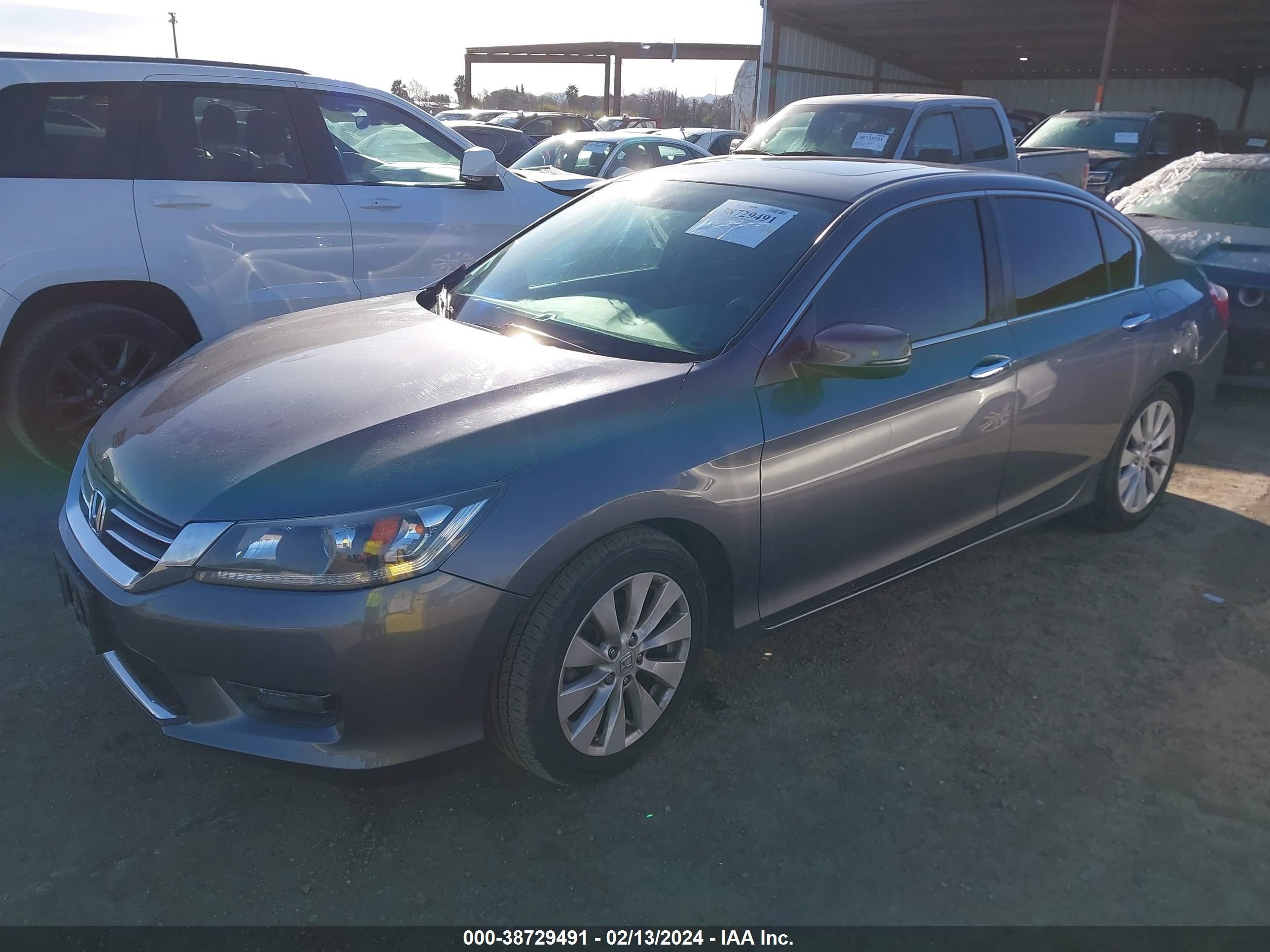 Photo 1 VIN: 1HGCR2F7XFA155825 - HONDA ACCORD 