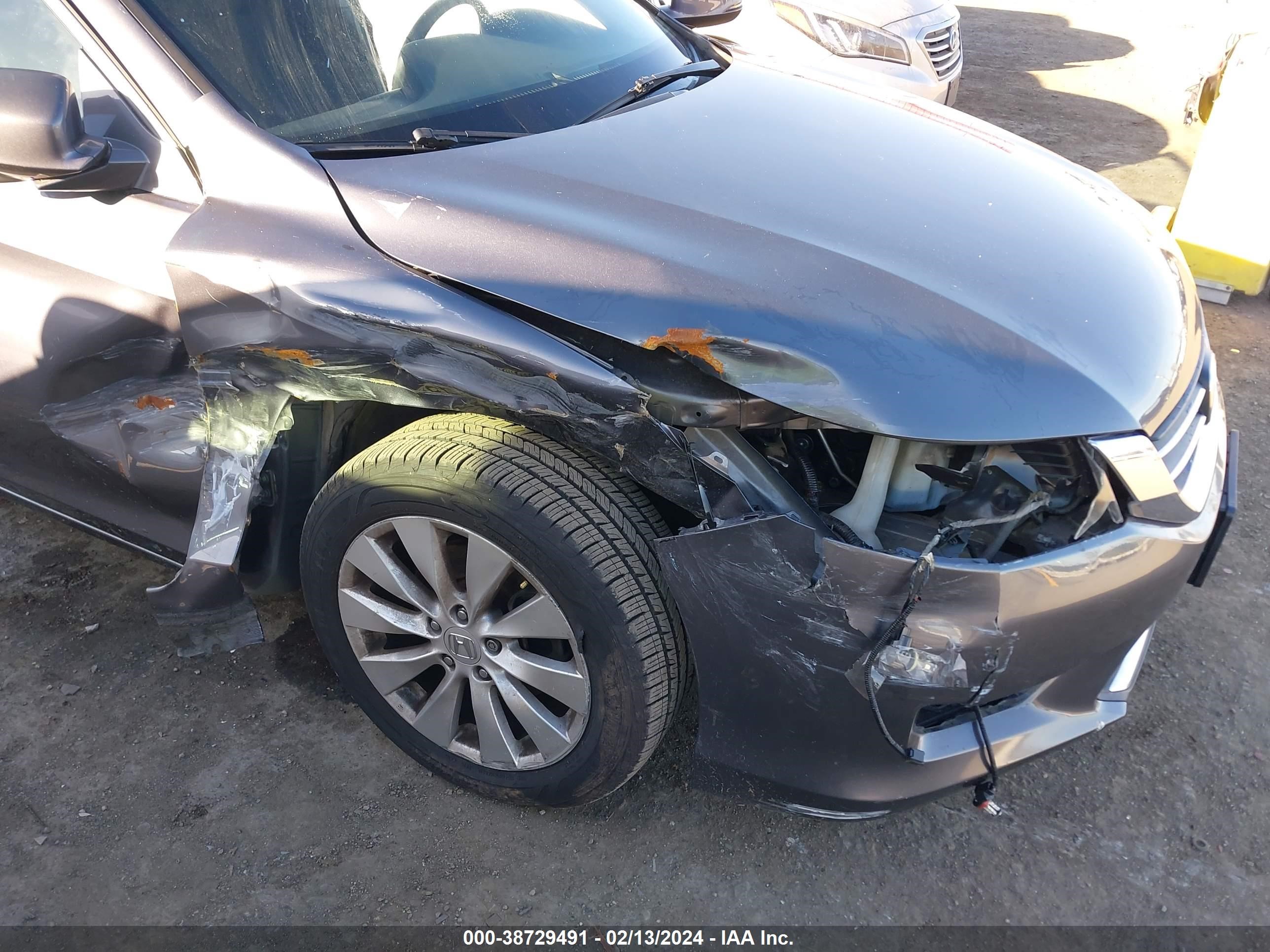 Photo 5 VIN: 1HGCR2F7XFA155825 - HONDA ACCORD 