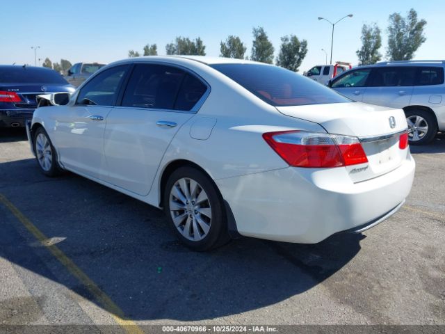 Photo 2 VIN: 1HGCR2F7XFA206014 - HONDA ACCORD 