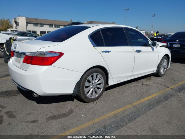 Photo 3 VIN: 1HGCR2F7XFA206014 - HONDA ACCORD 