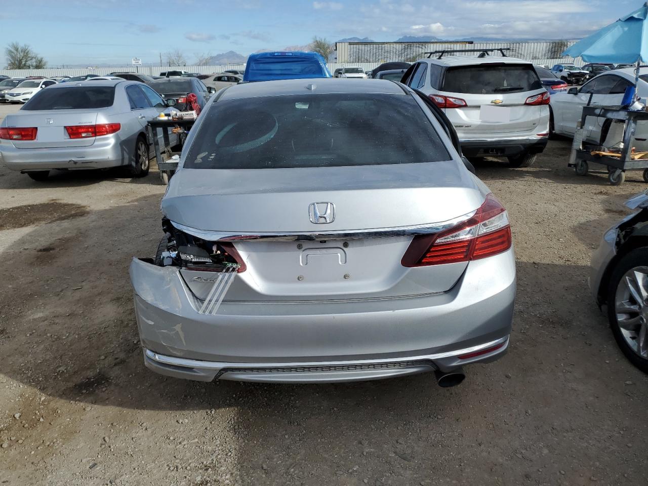 Photo 5 VIN: 1HGCR2F7XGA049795 - HONDA ACCORD 