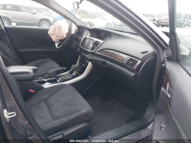 Photo 4 VIN: 1HGCR2F7XGA138847 - HONDA ACCORD 