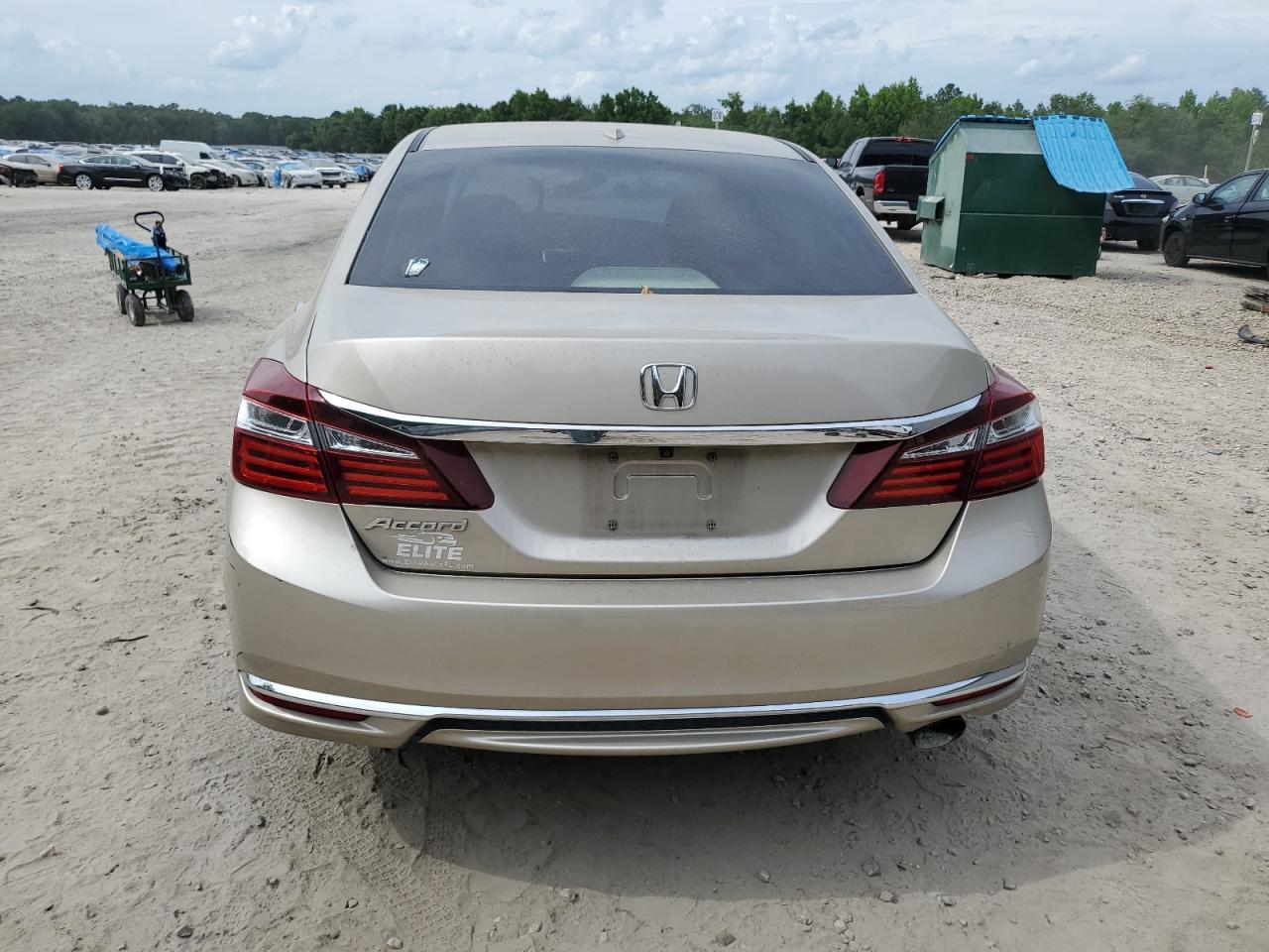 Photo 5 VIN: 1HGCR2F7XHA041181 - HONDA ACCORD 