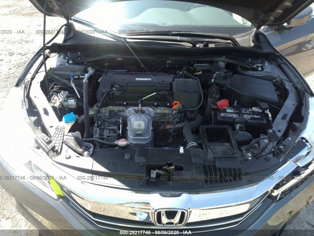 Photo 9 VIN: 1HGCR2F7XHA292878 - HONDA ACCORD SEDAN 