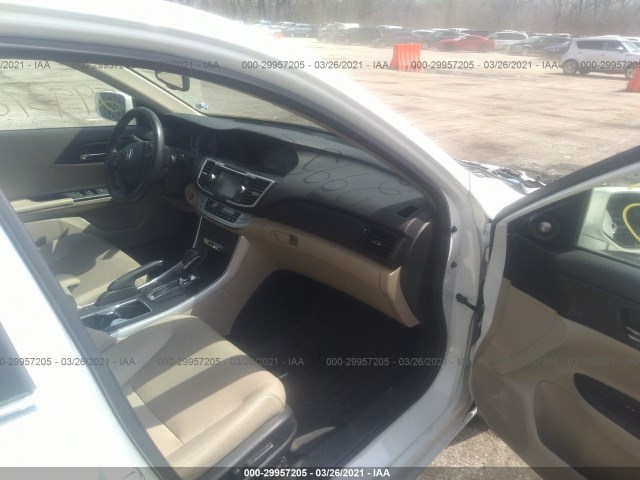 Photo 4 VIN: 1HGCR2F80DA095155 - HONDA ACCORD SDN 