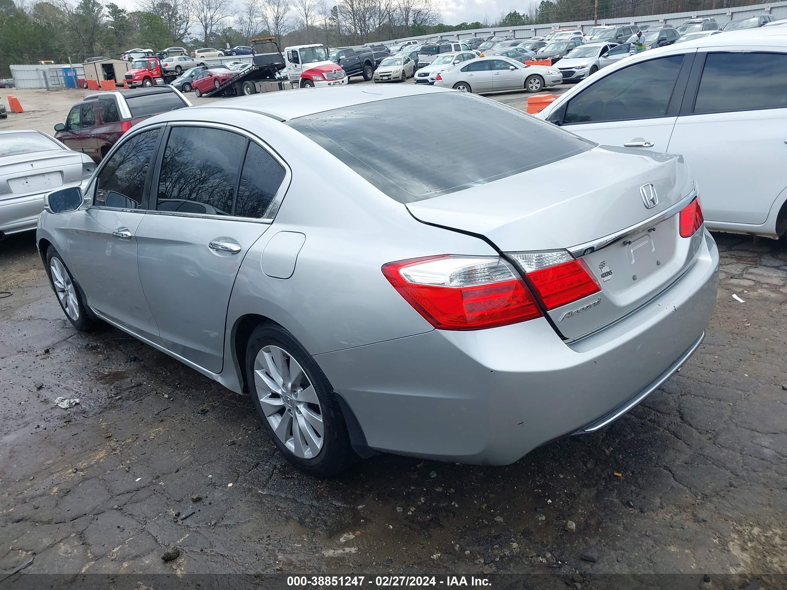 Photo 2 VIN: 1HGCR2F80EA164167 - HONDA ACCORD 