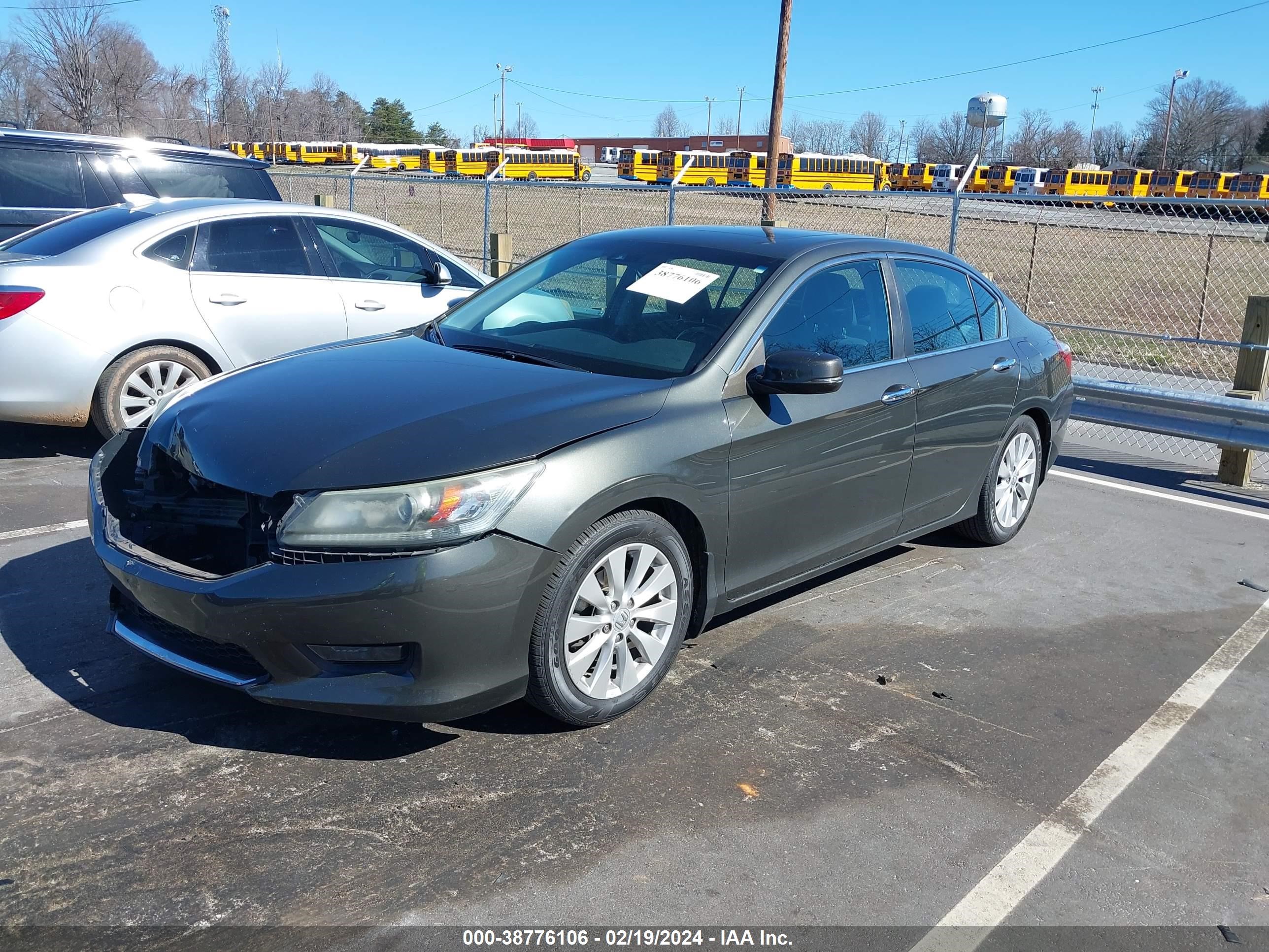 Photo 1 VIN: 1HGCR2F80EA226652 - HONDA ACCORD 