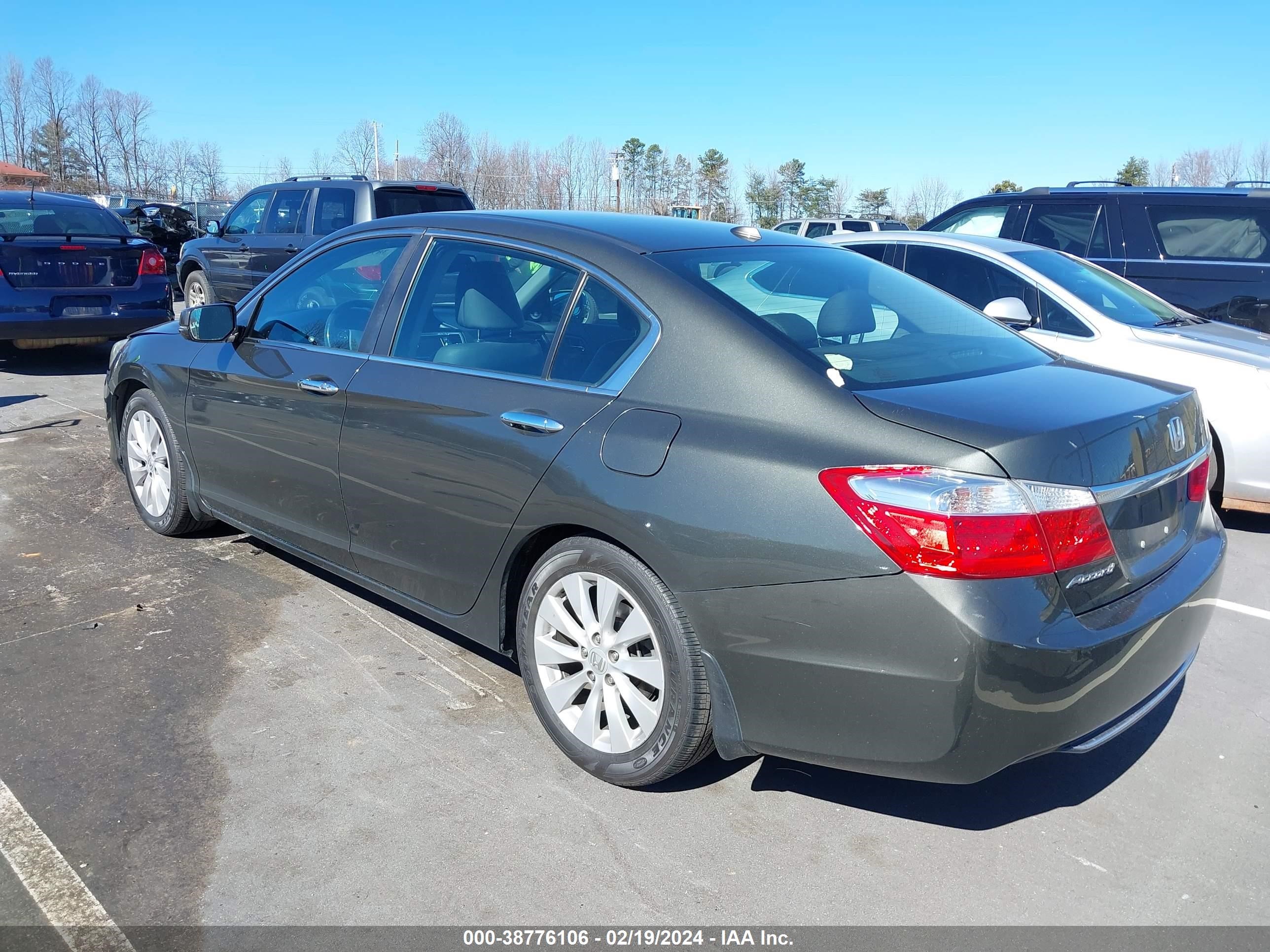 Photo 2 VIN: 1HGCR2F80EA226652 - HONDA ACCORD 