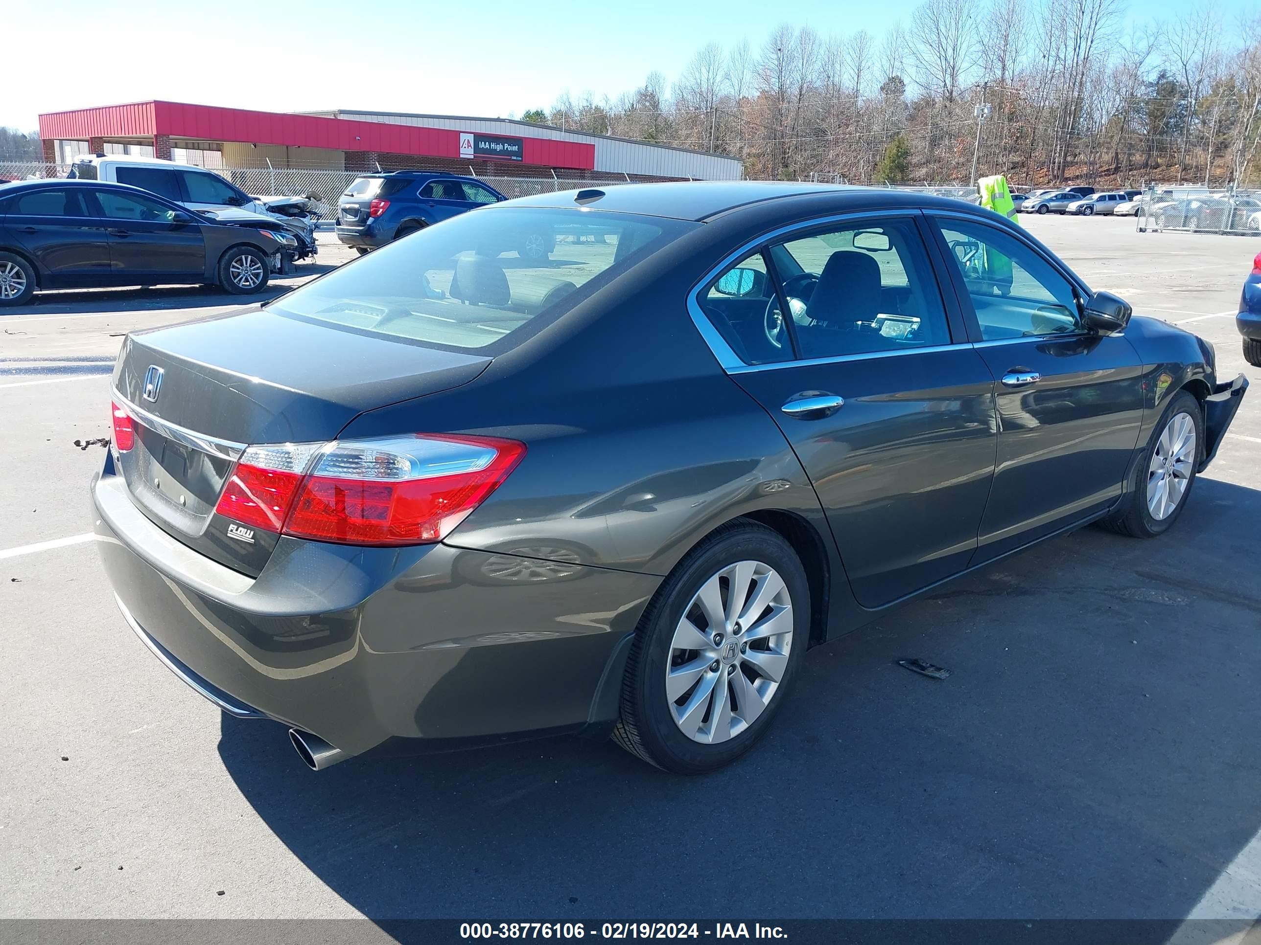 Photo 3 VIN: 1HGCR2F80EA226652 - HONDA ACCORD 